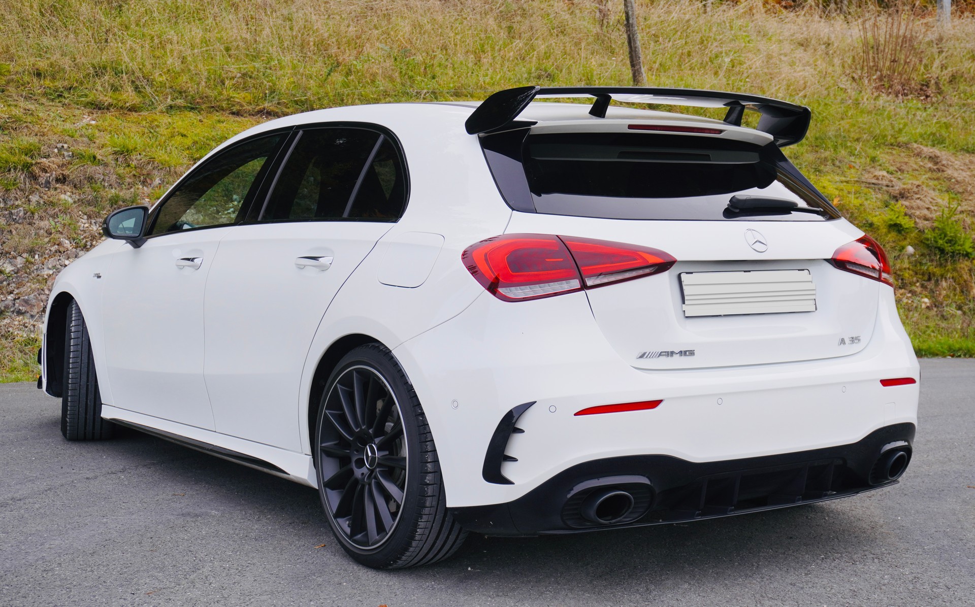 MERCEDES-BENZ A 35 AMG 4Matic Speedshift-image-2