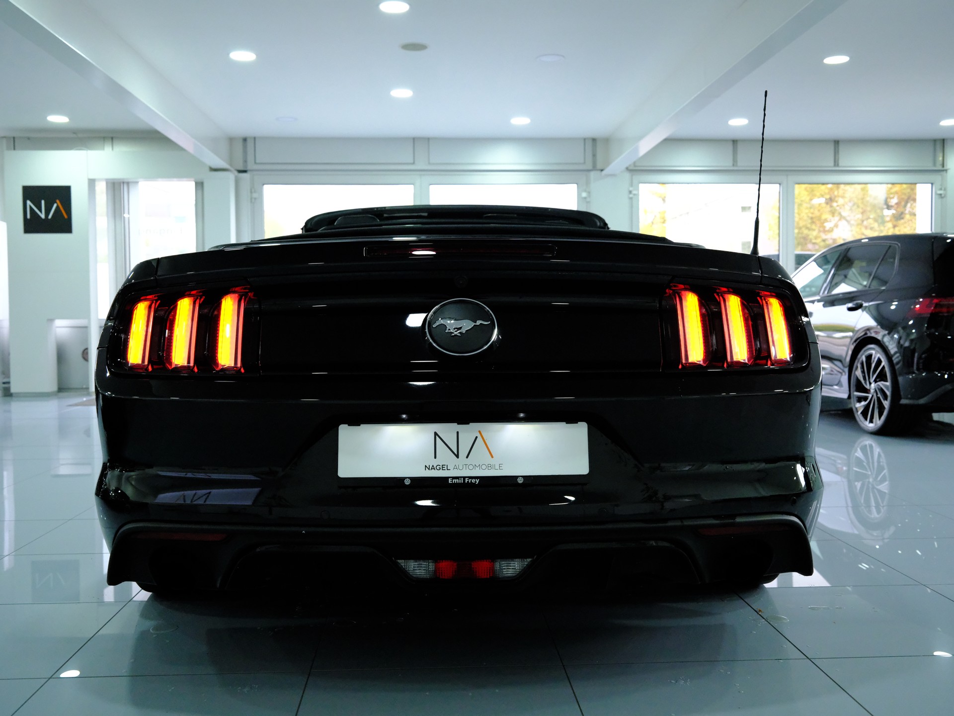 FORD Mustang Convertible 2.3 Automat-image-6