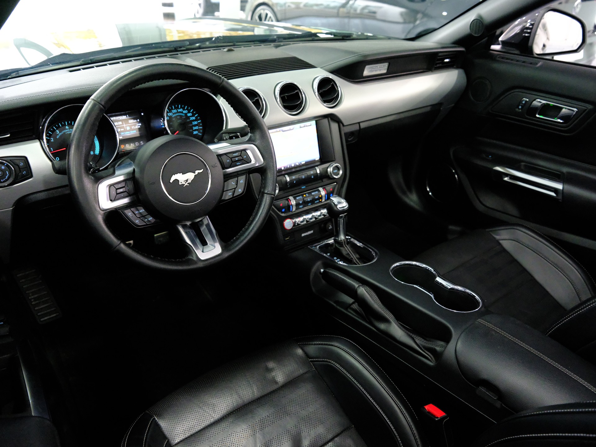 FORD Mustang Convertible 2.3 Automat-image-12