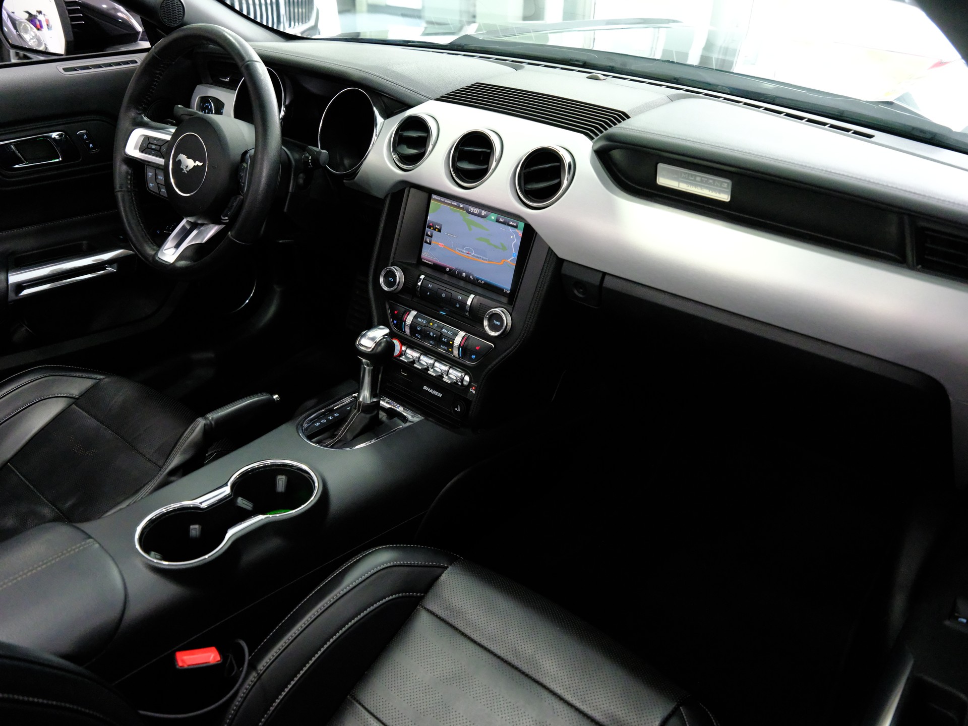 FORD Mustang Convertible 2.3 Automat-image-23
