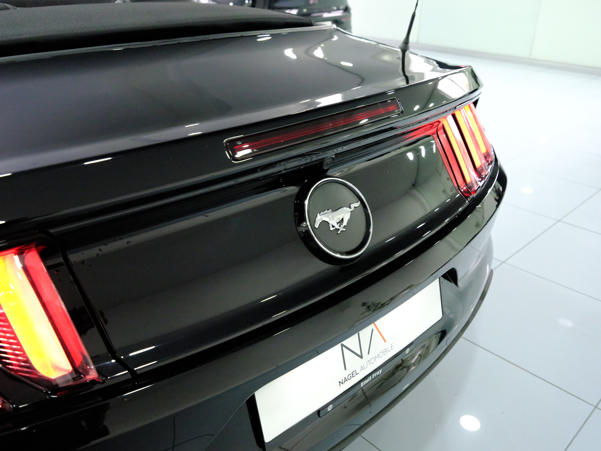 FORD Mustang Convertible 2.3 Automat-image-9