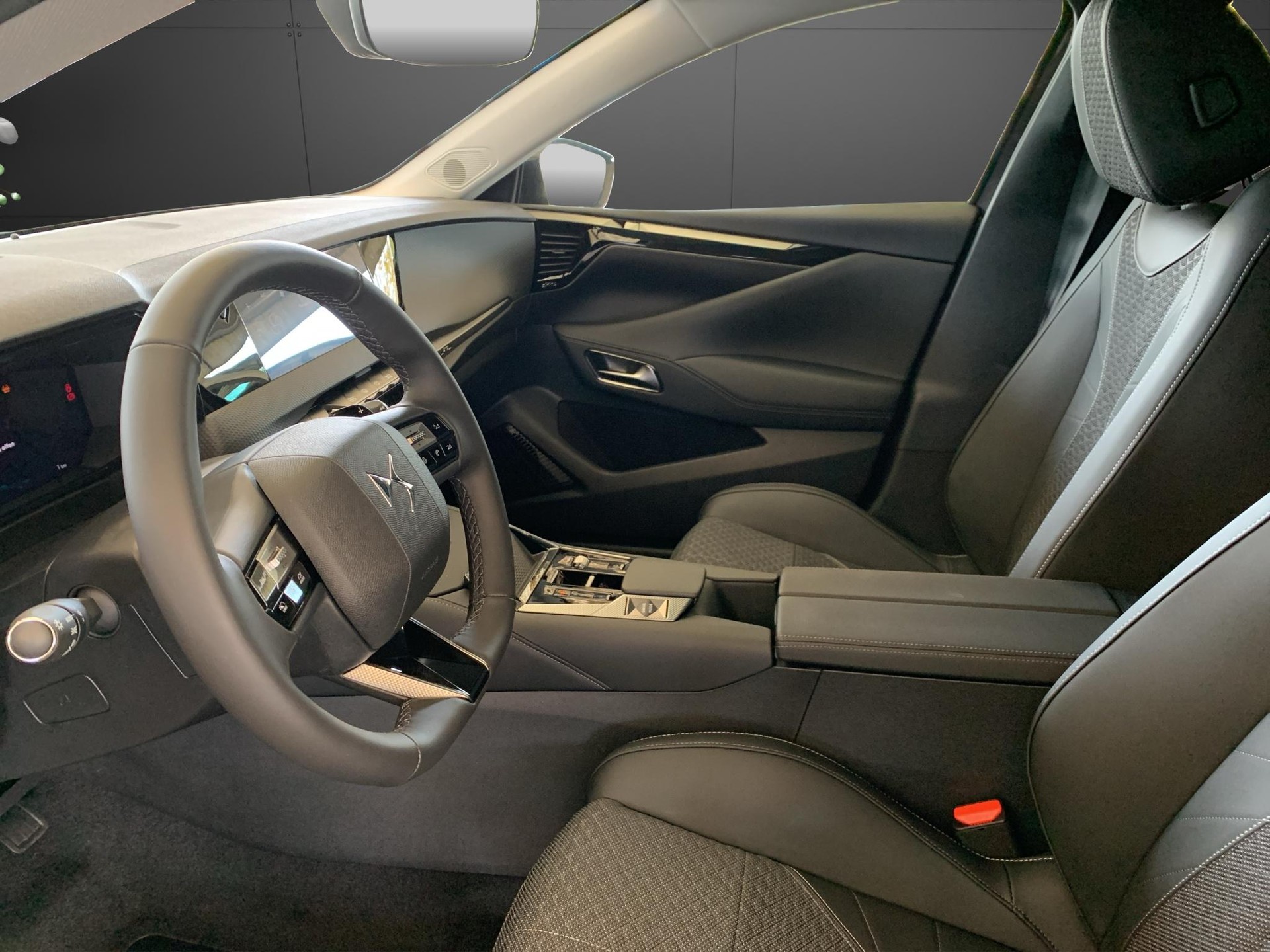 DS AUTOMOBILES No4 1.2 Hybrid Pallas-image-2