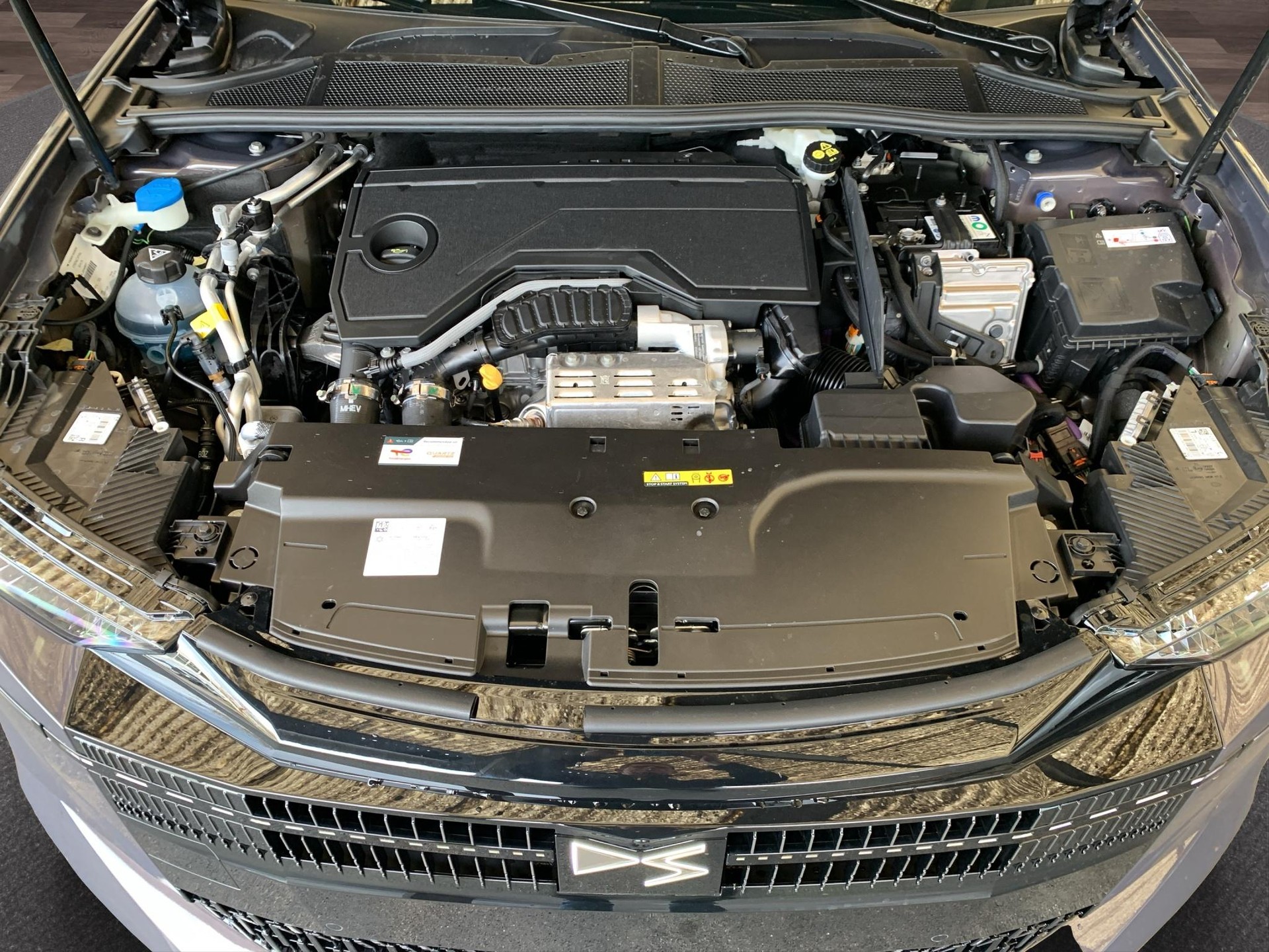 DS AUTOMOBILES No4 1.2 Hybrid Pallas-image-7
