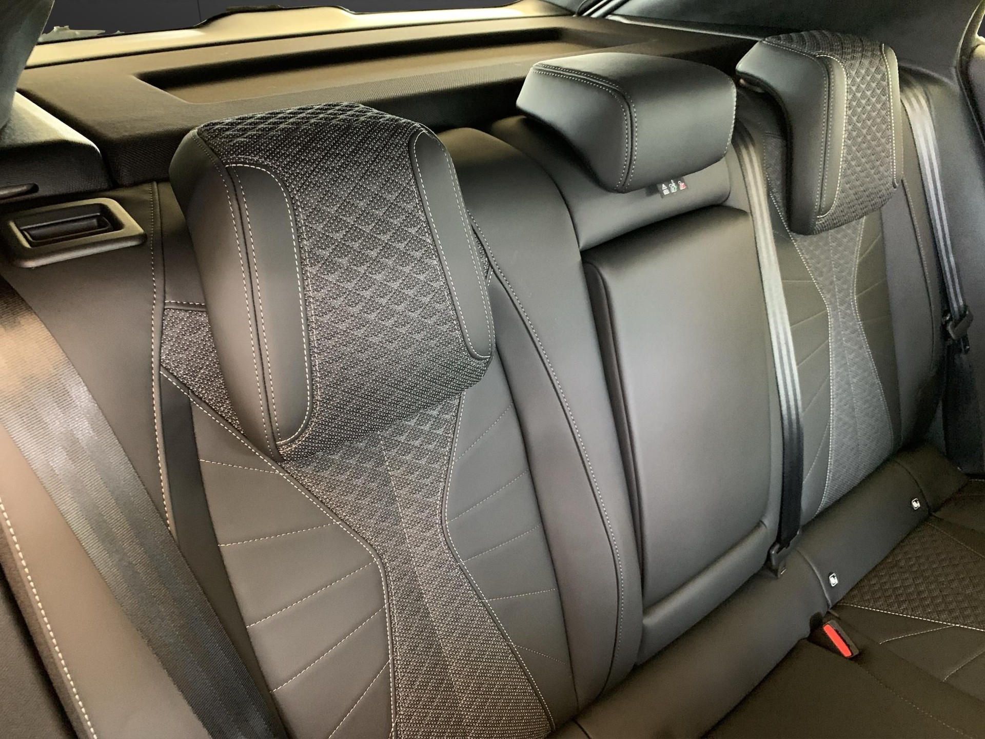 DS AUTOMOBILES No4 1.2 Hybrid Pallas-image-13