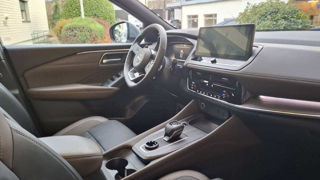 NISSAN Qashqai 1.3 DIG-T Tekna 4x4-image-5