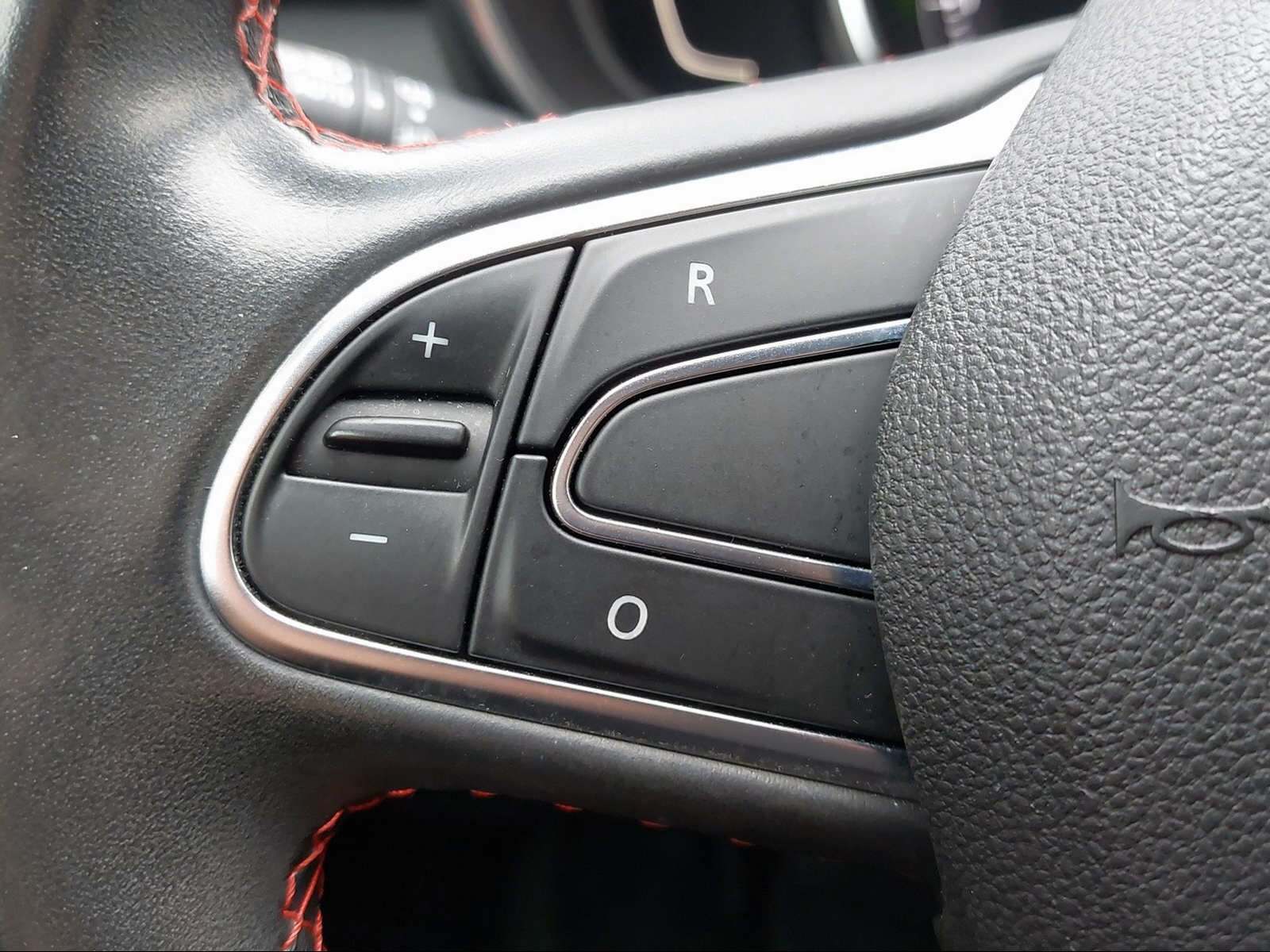 RENAULT Kadjar 1.3 TCe 160 Black Edition-image-14