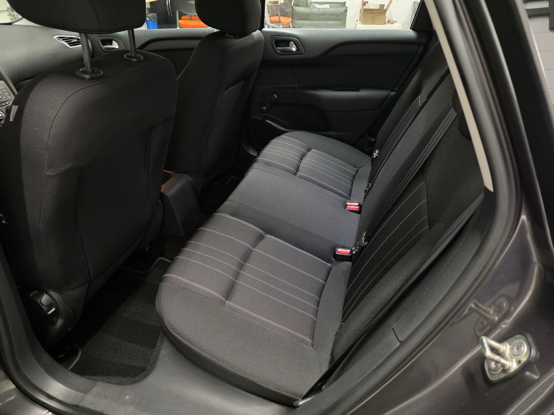 CITROEN C4 1.2 Pure Tech Live Edition-image-4