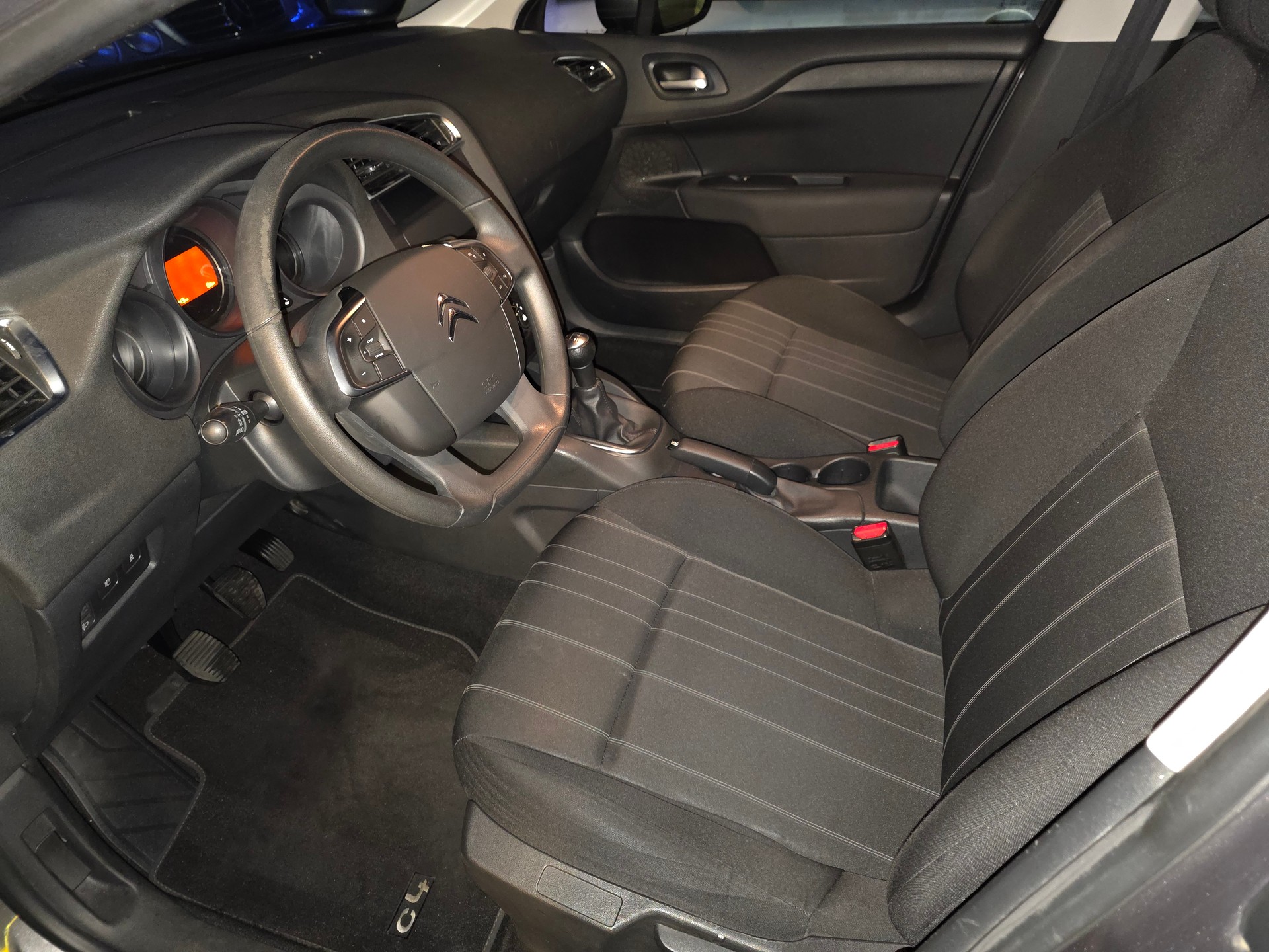 CITROEN C4 1.2 Pure Tech Live Edition-image-3