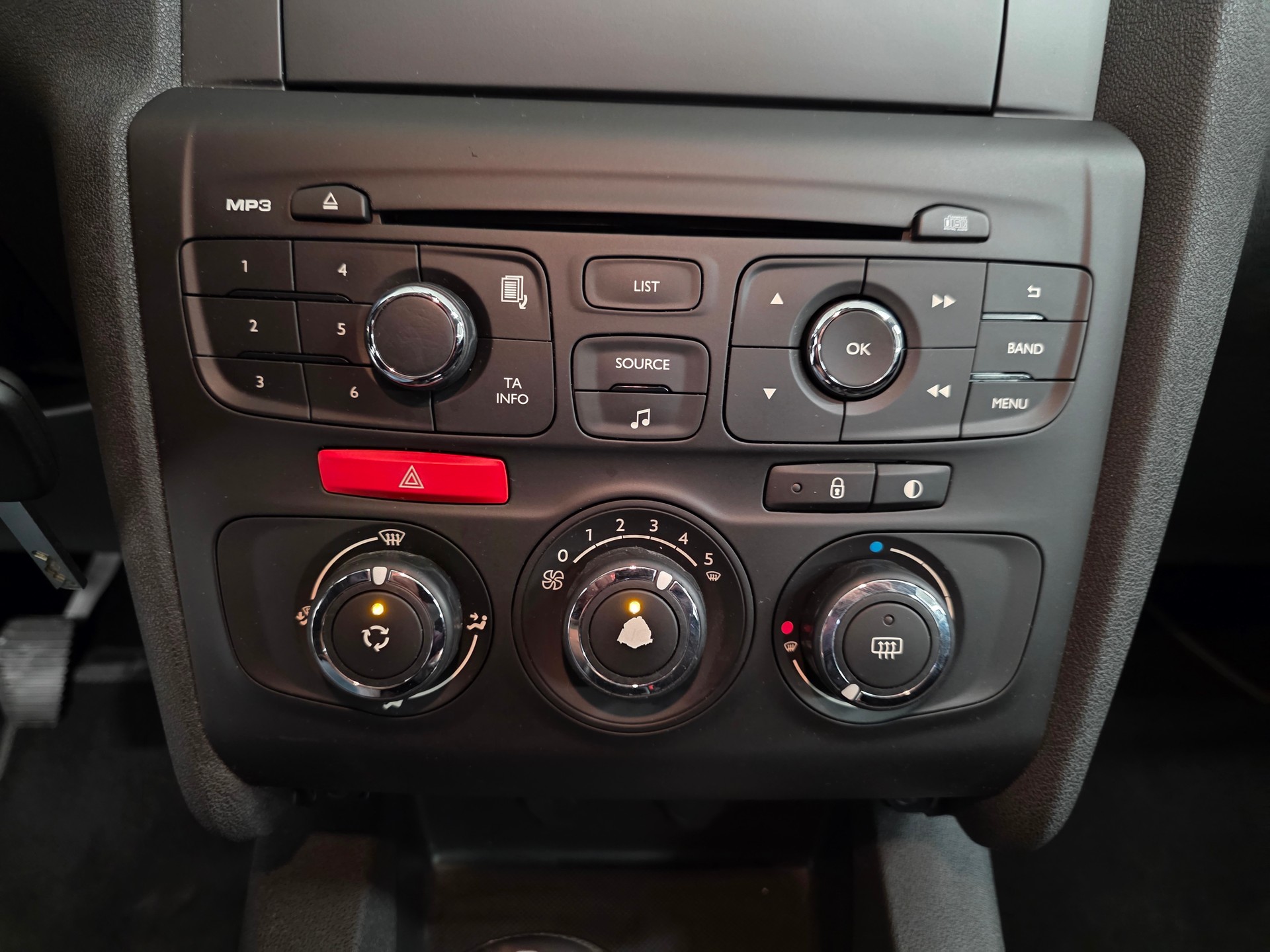 CITROEN C4 1.2 Pure Tech Live Edition-image-6