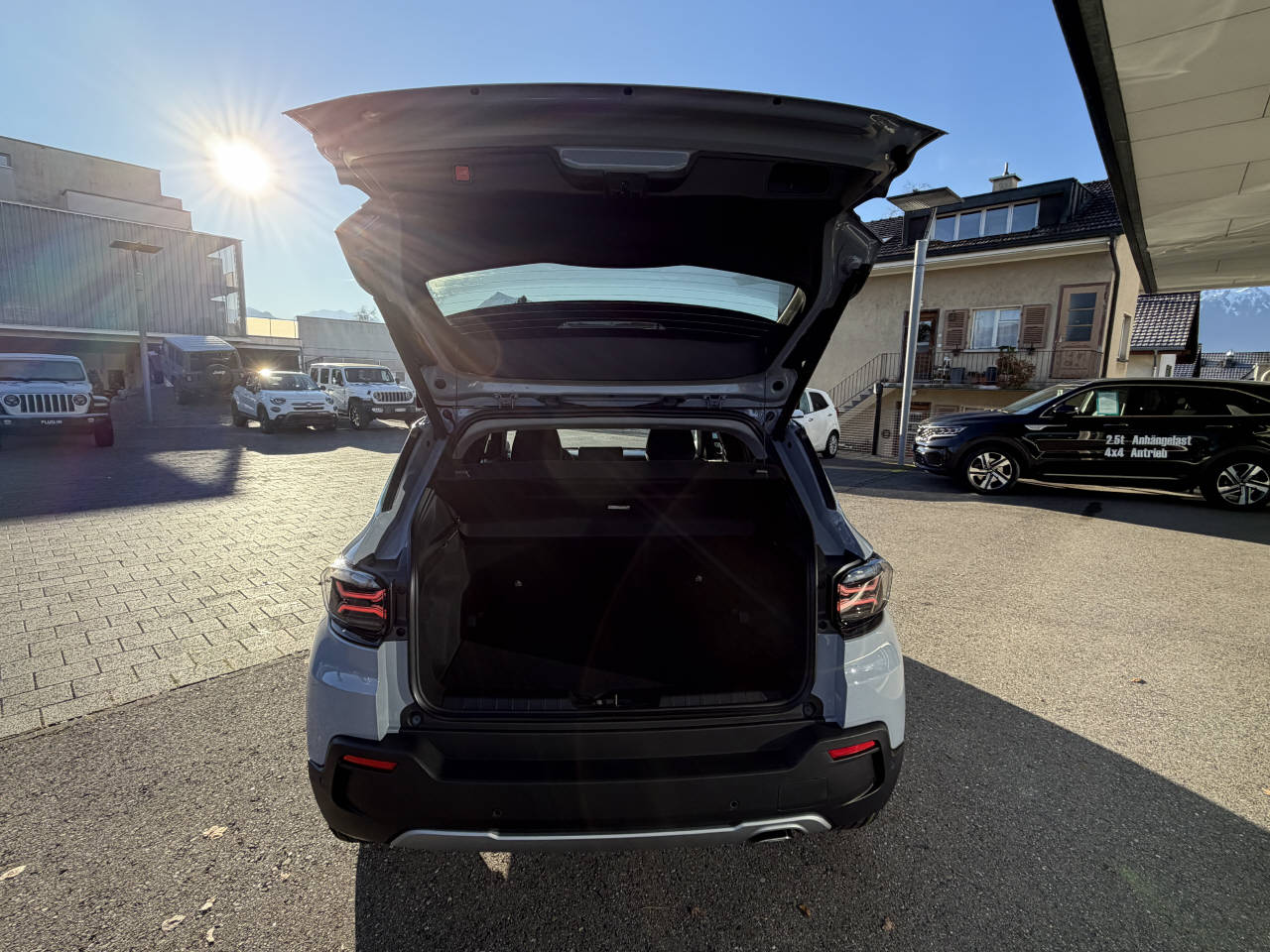JEEP Avenger 1.2 MHEV Summit-image-4