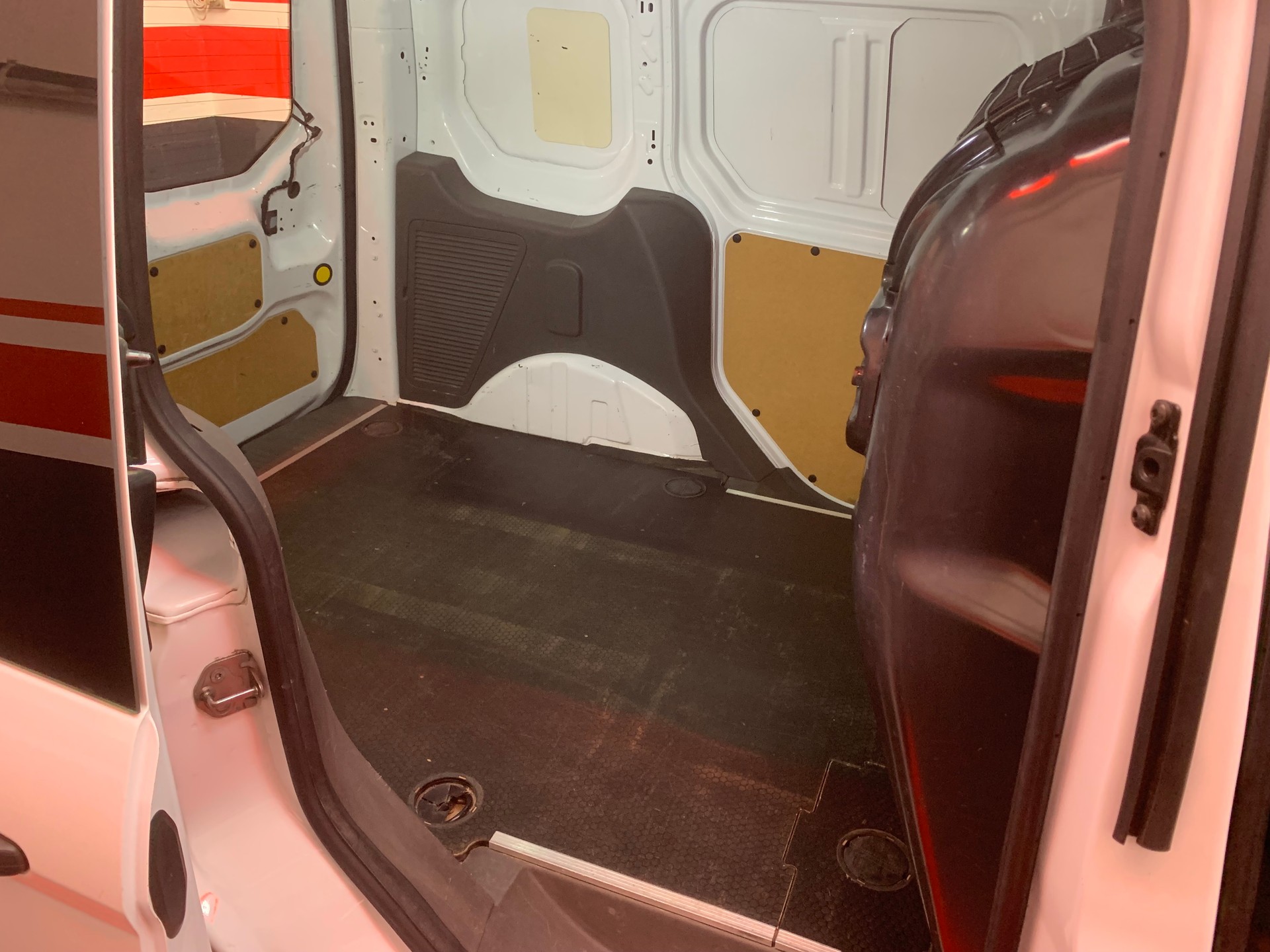 FORD Transit Connect Van T200 1.5 Eco Blue Ambiente A-image-11