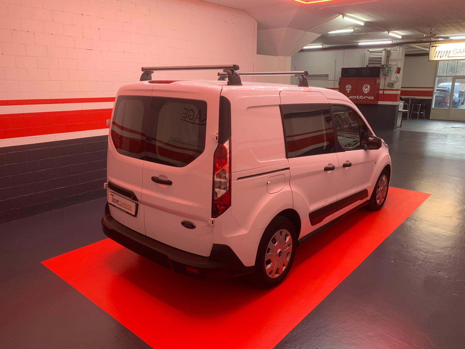 FORD Transit Connect Van T200 1.5 Eco Blue Ambiente A-image-3