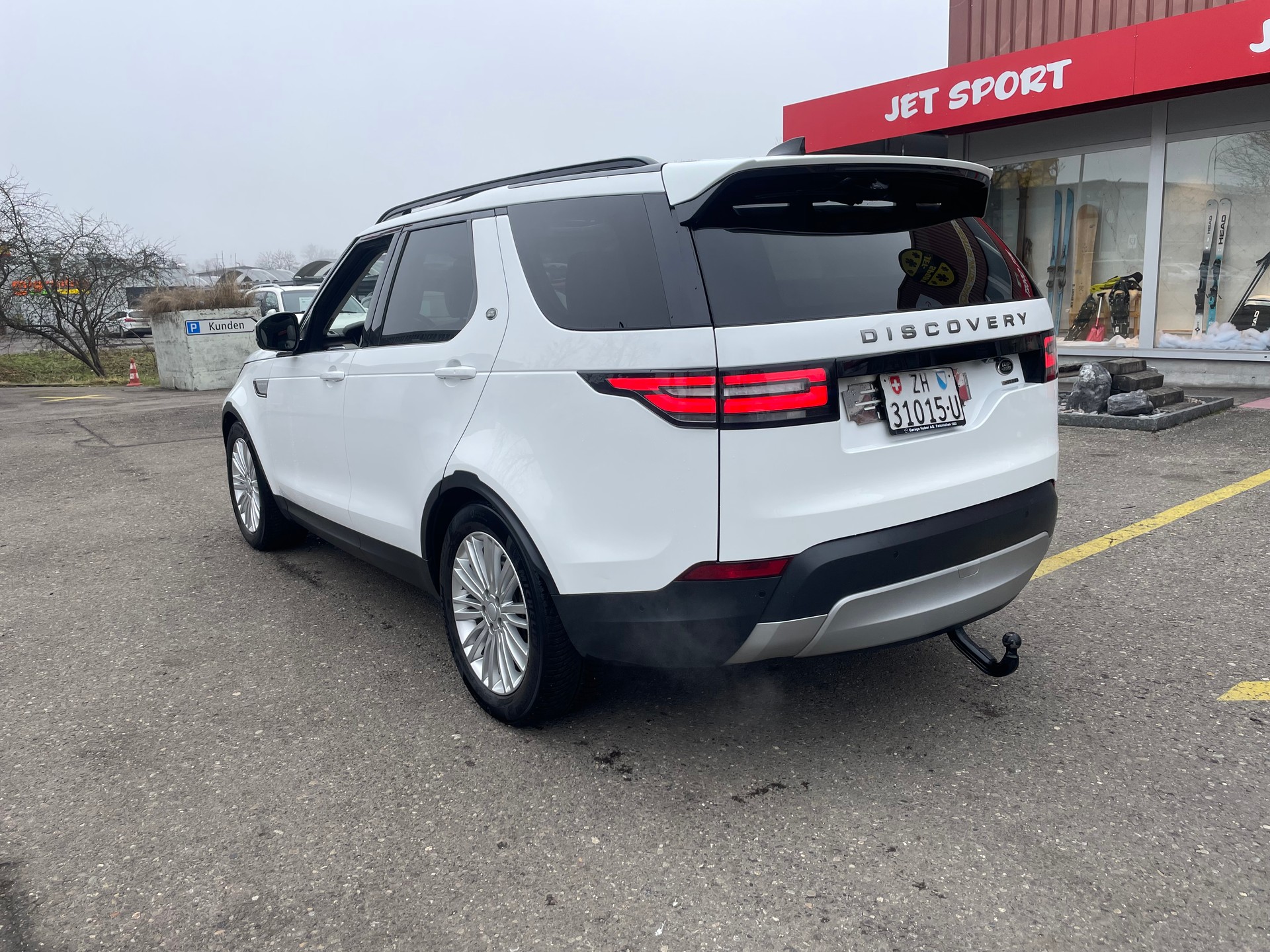 LAND ROVER Discovery 3.0 Si6 HSE Luxury Automatic-image-3