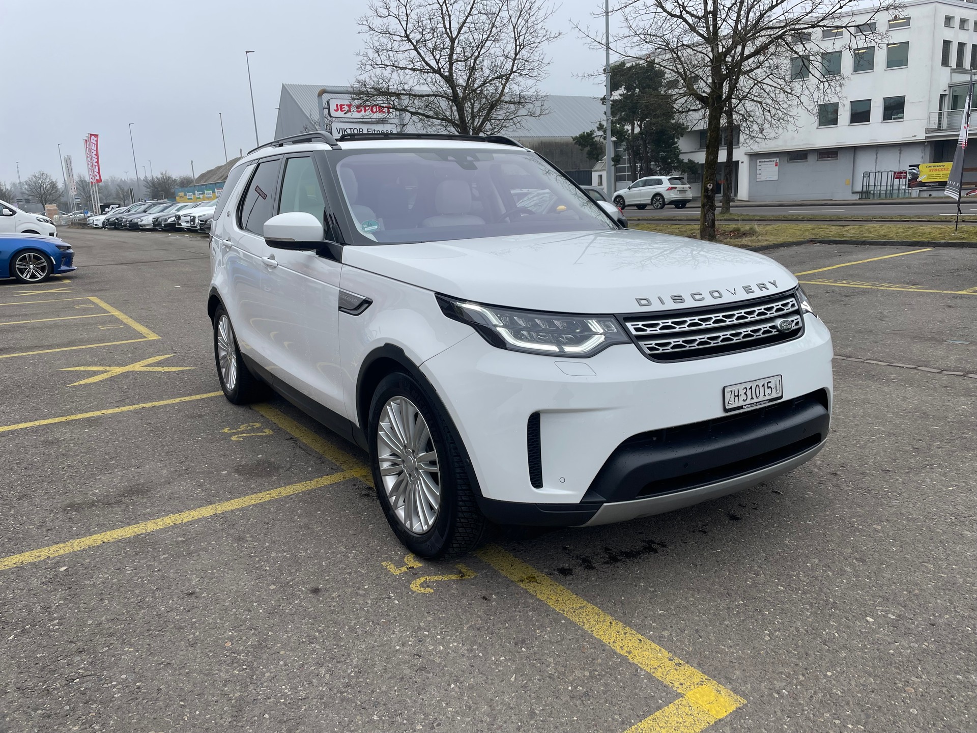 LAND ROVER Discovery 3.0 Si6 HSE Luxury Automatic-image-1