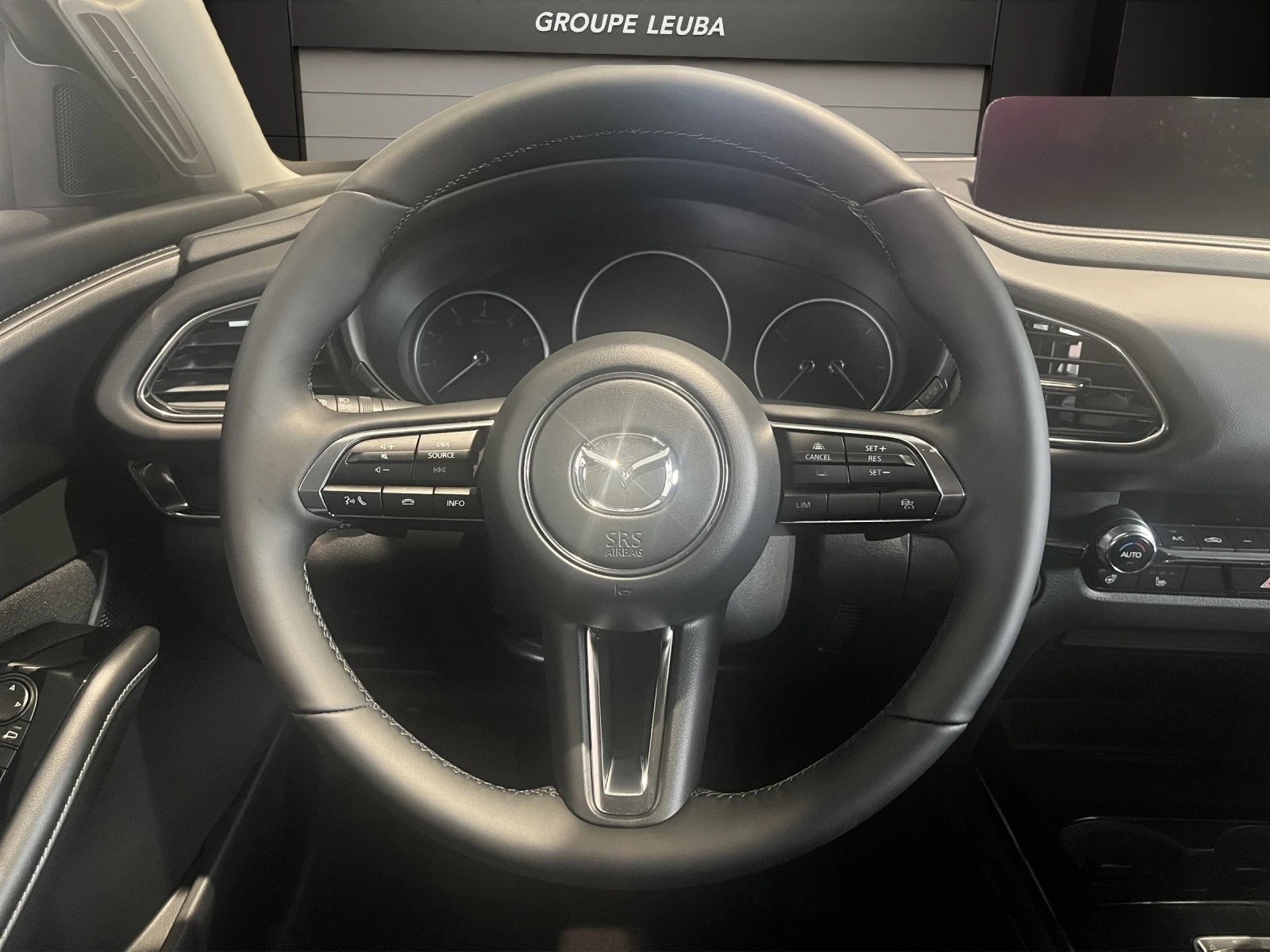 MAZDA CX-30 SKYACTIV-X 186 M Hybrid Centre Line AWD AT-image-8
