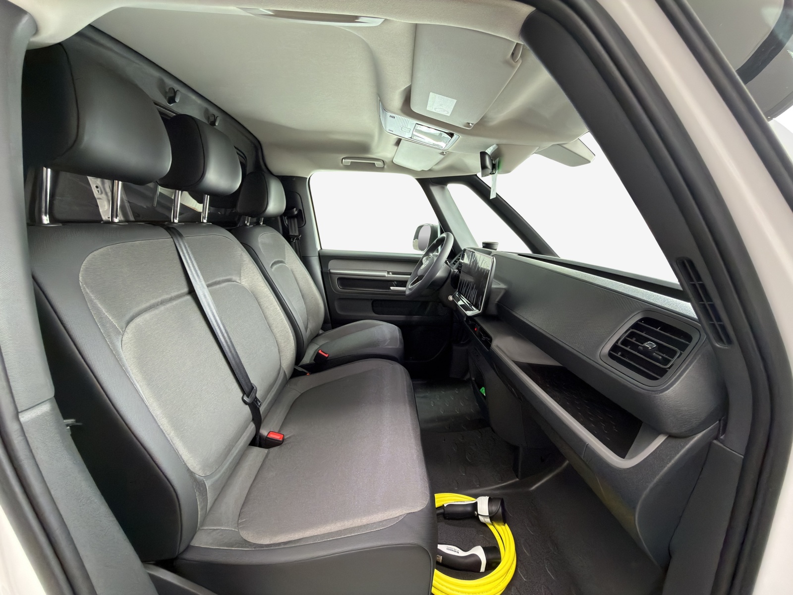 VW ID. Buzz Cargo Pro 4Motion-image-14