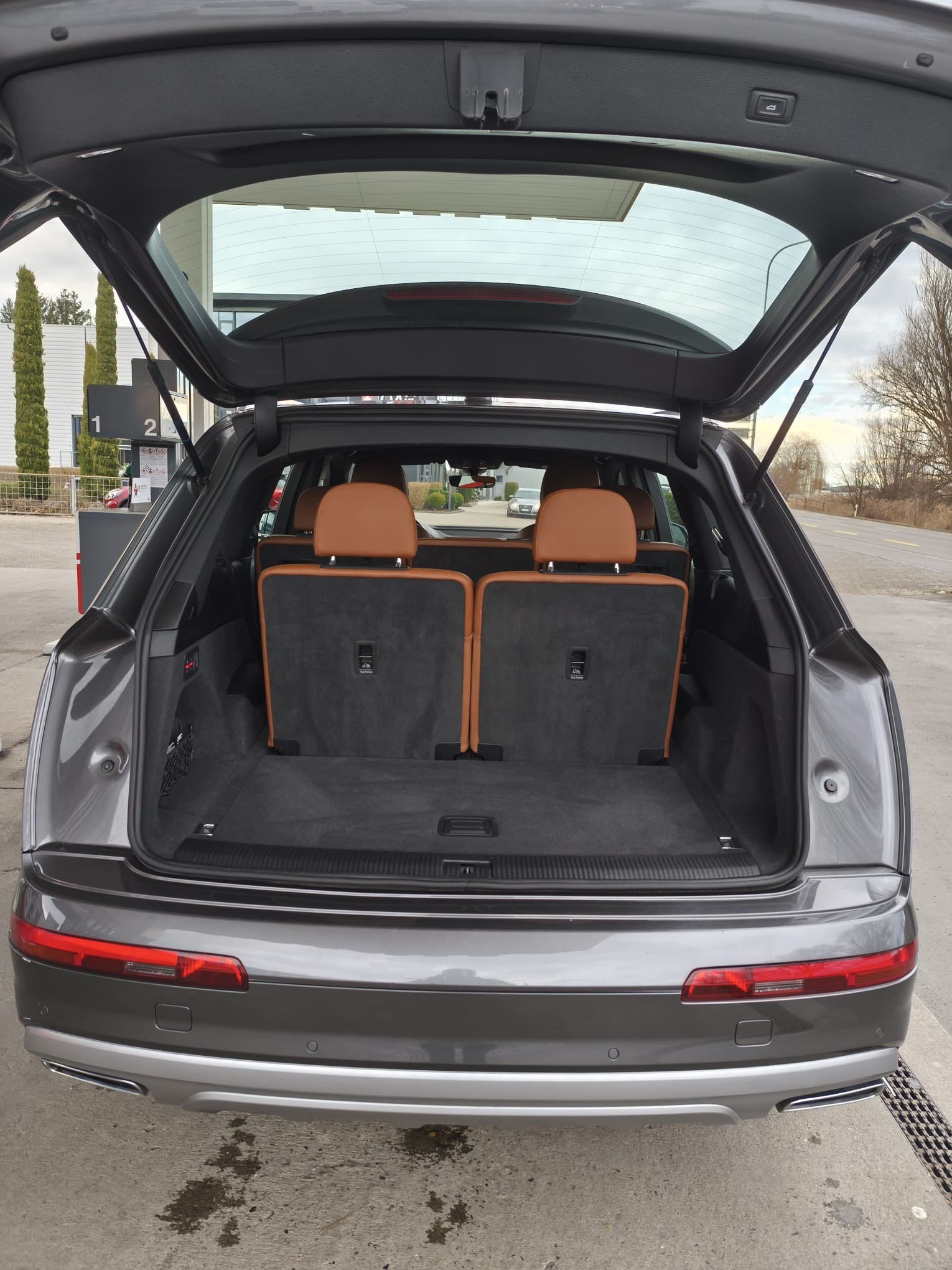 AUDI Q7 e-tron 3.0 TDI quattro tiptronic-image-11