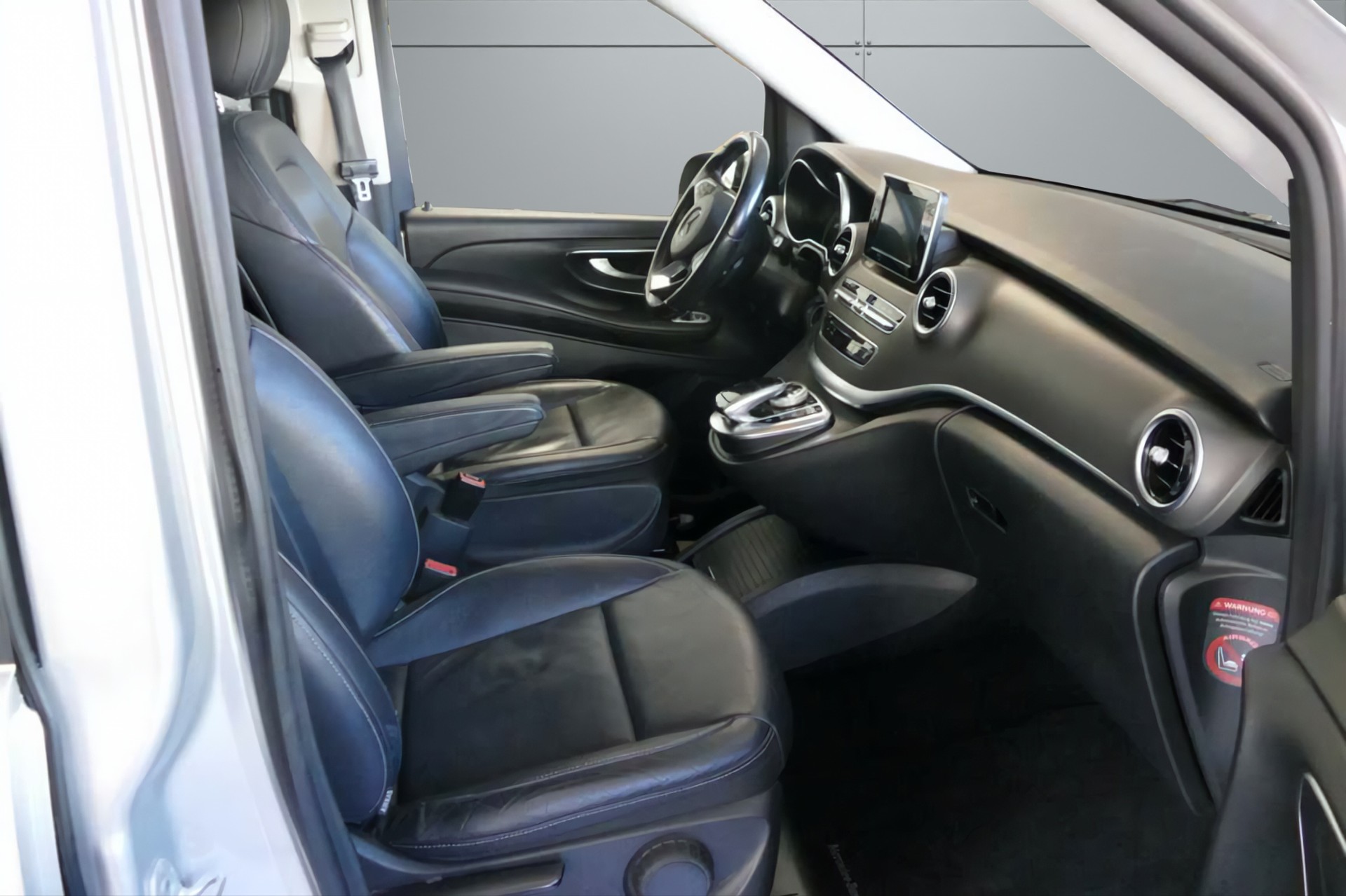 MERCEDES-BENZ V 220 d lang 4Matic 7G-Tronic-image-9