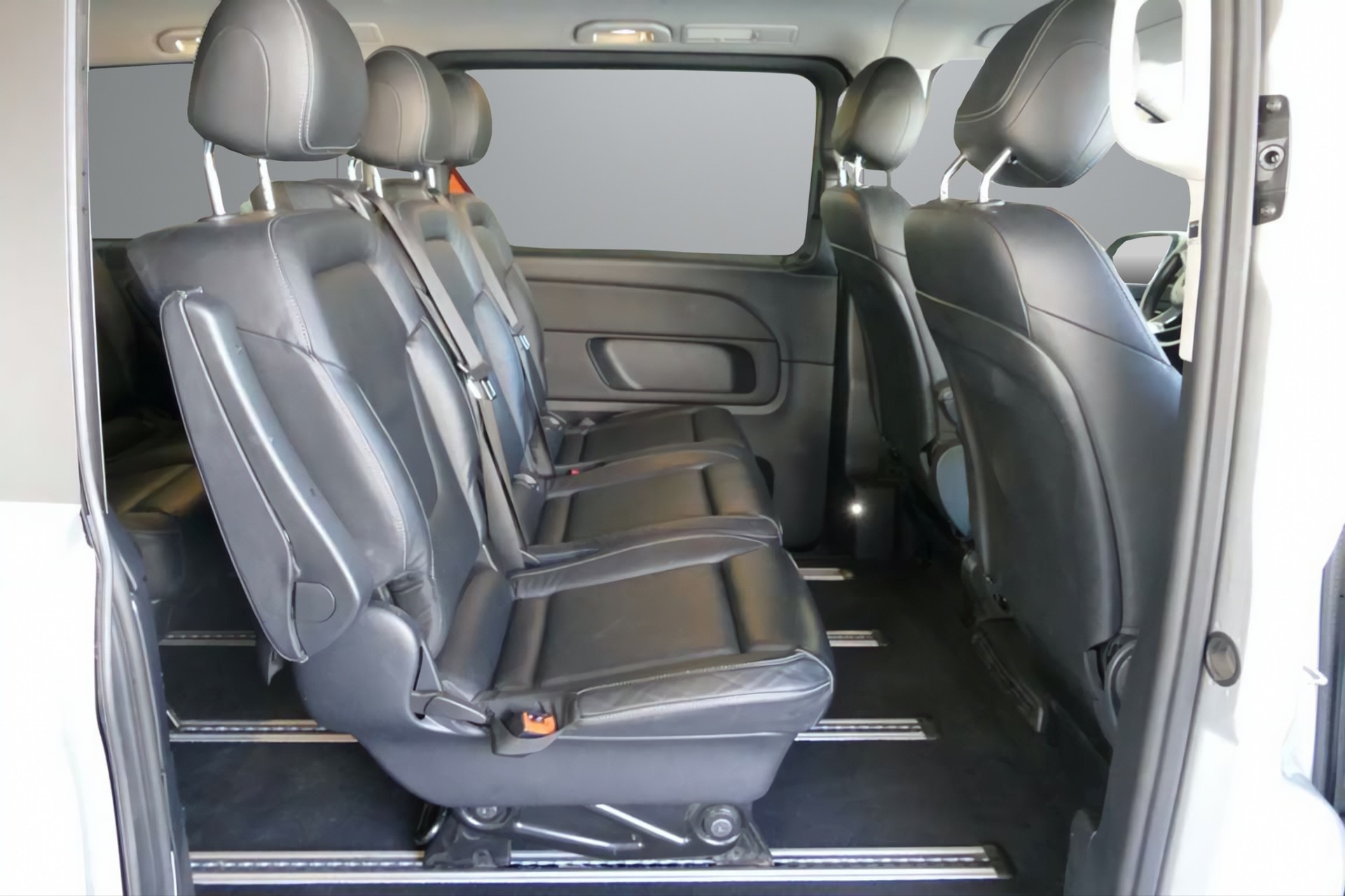 MERCEDES-BENZ V 220 d lang 4Matic 7G-Tronic-image-13