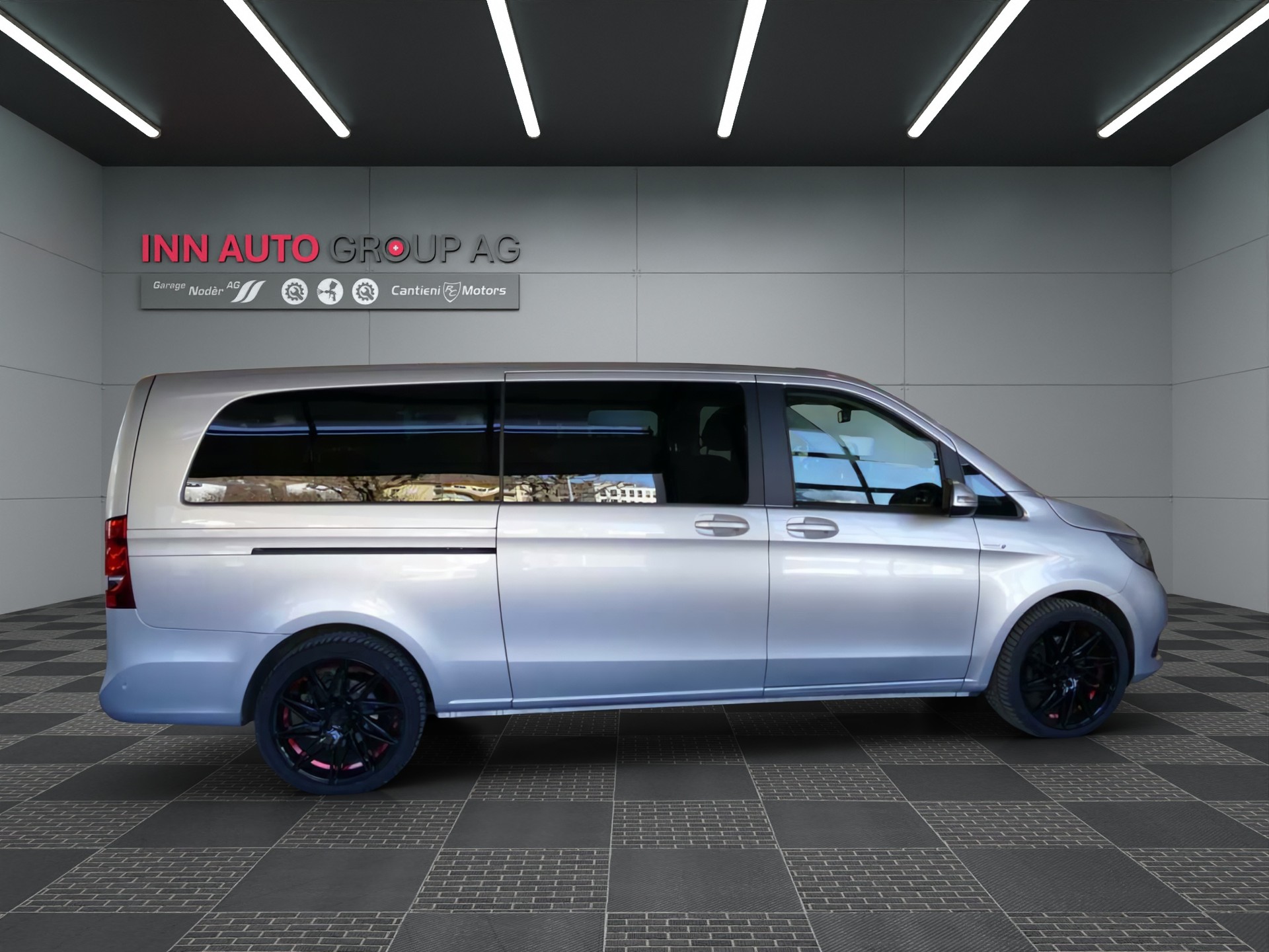 MERCEDES-BENZ V 220 d lang 4Matic 7G-Tronic-image-5