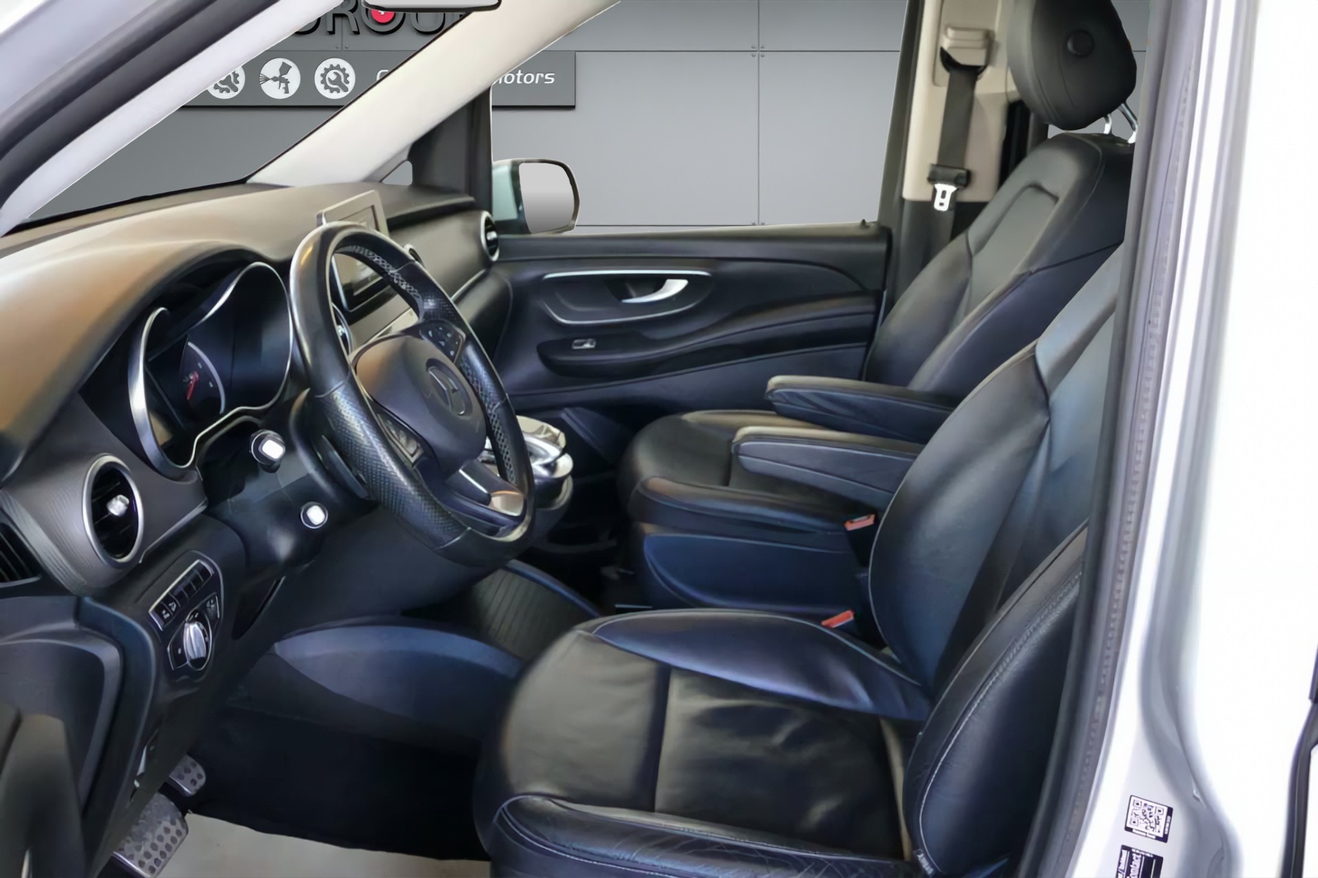 MERCEDES-BENZ V 220 d lang 4Matic 7G-Tronic-image-7