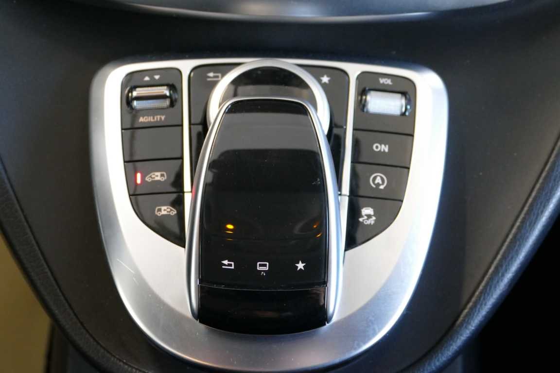 MERCEDES-BENZ V 220 d lang 4Matic 7G-Tronic-image-12
