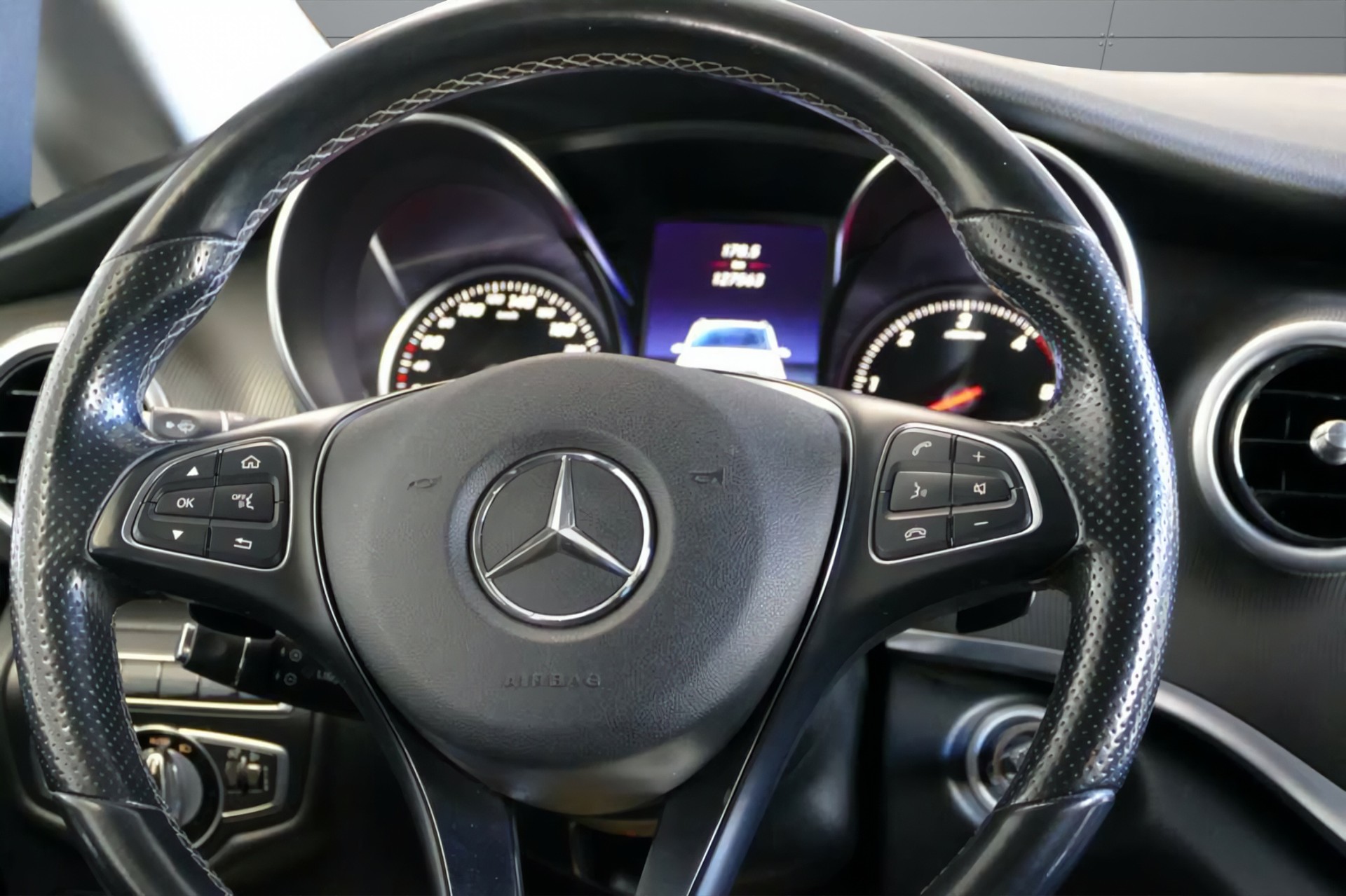 MERCEDES-BENZ V 220 d lang 4Matic 7G-Tronic-image-10