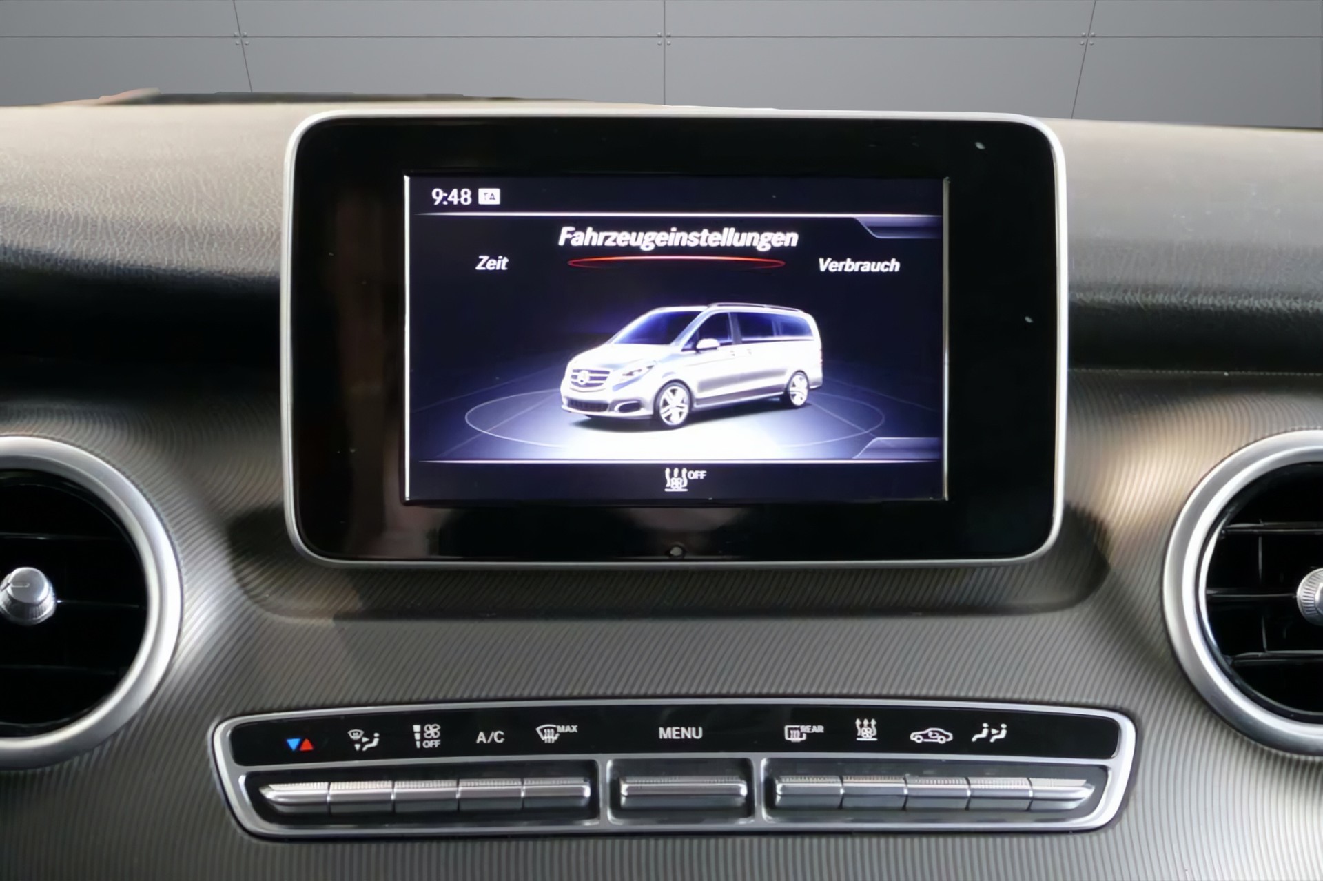 MERCEDES-BENZ V 220 d lang 4Matic 7G-Tronic-image-11