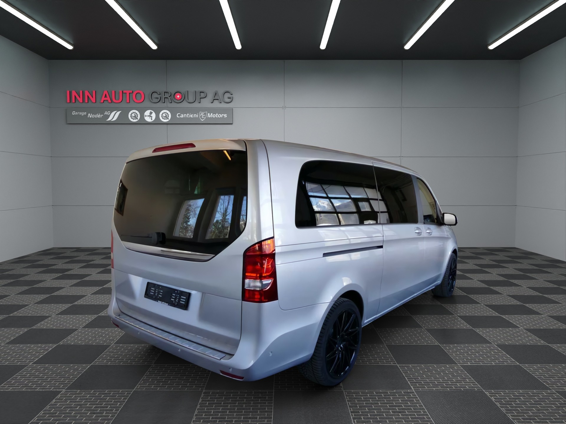 MERCEDES-BENZ V 220 d lang 4Matic 7G-Tronic-image-3