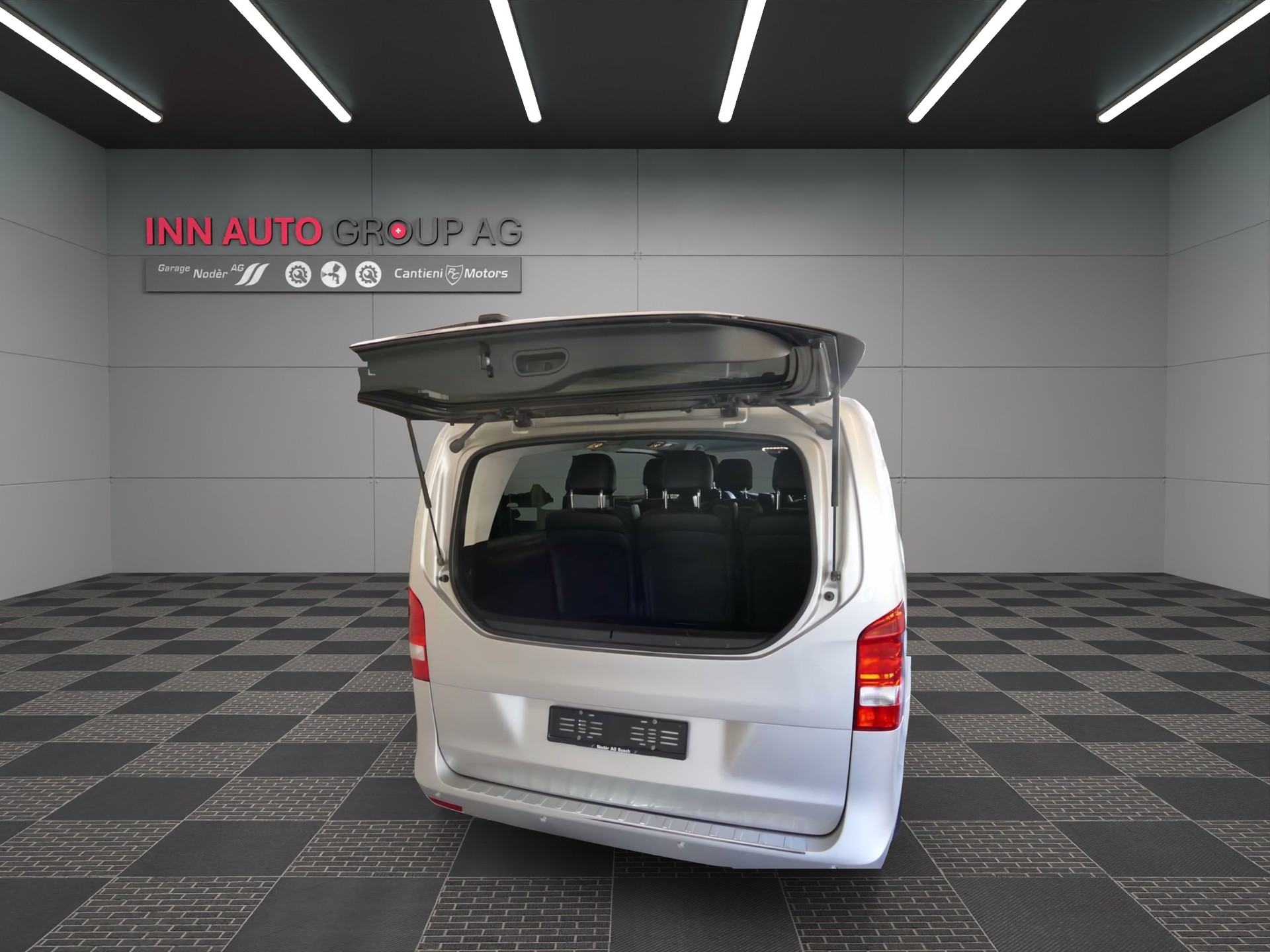 MERCEDES-BENZ V 220 d lang 4Matic 7G-Tronic-image-4
