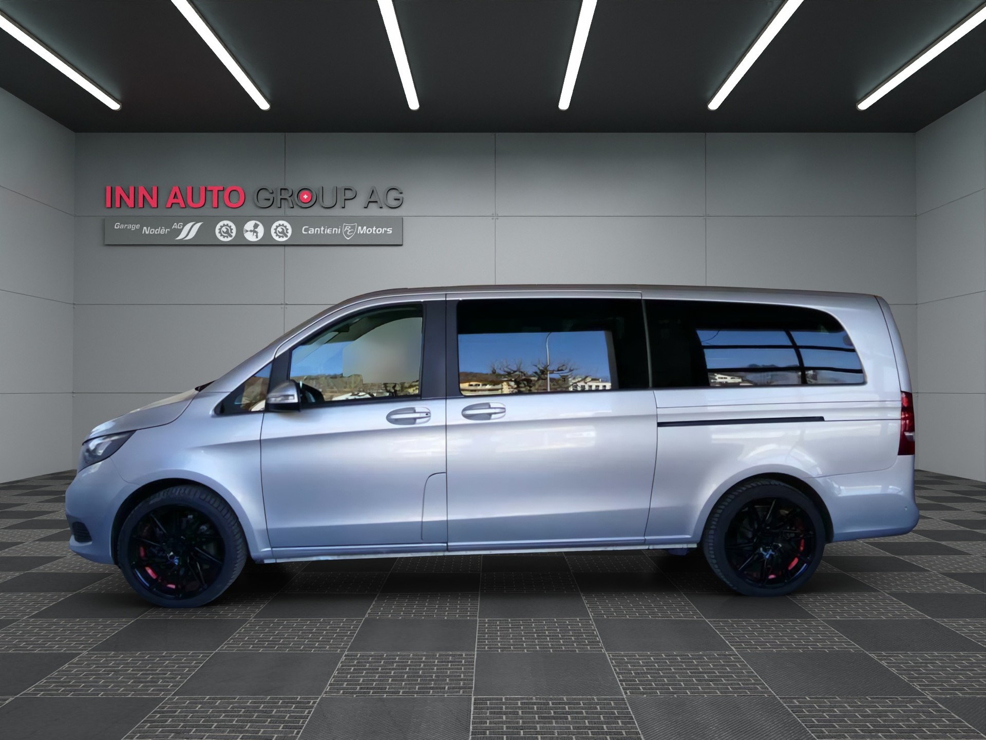 MERCEDES-BENZ V 220 d lang 4Matic 7G-Tronic-image-1
