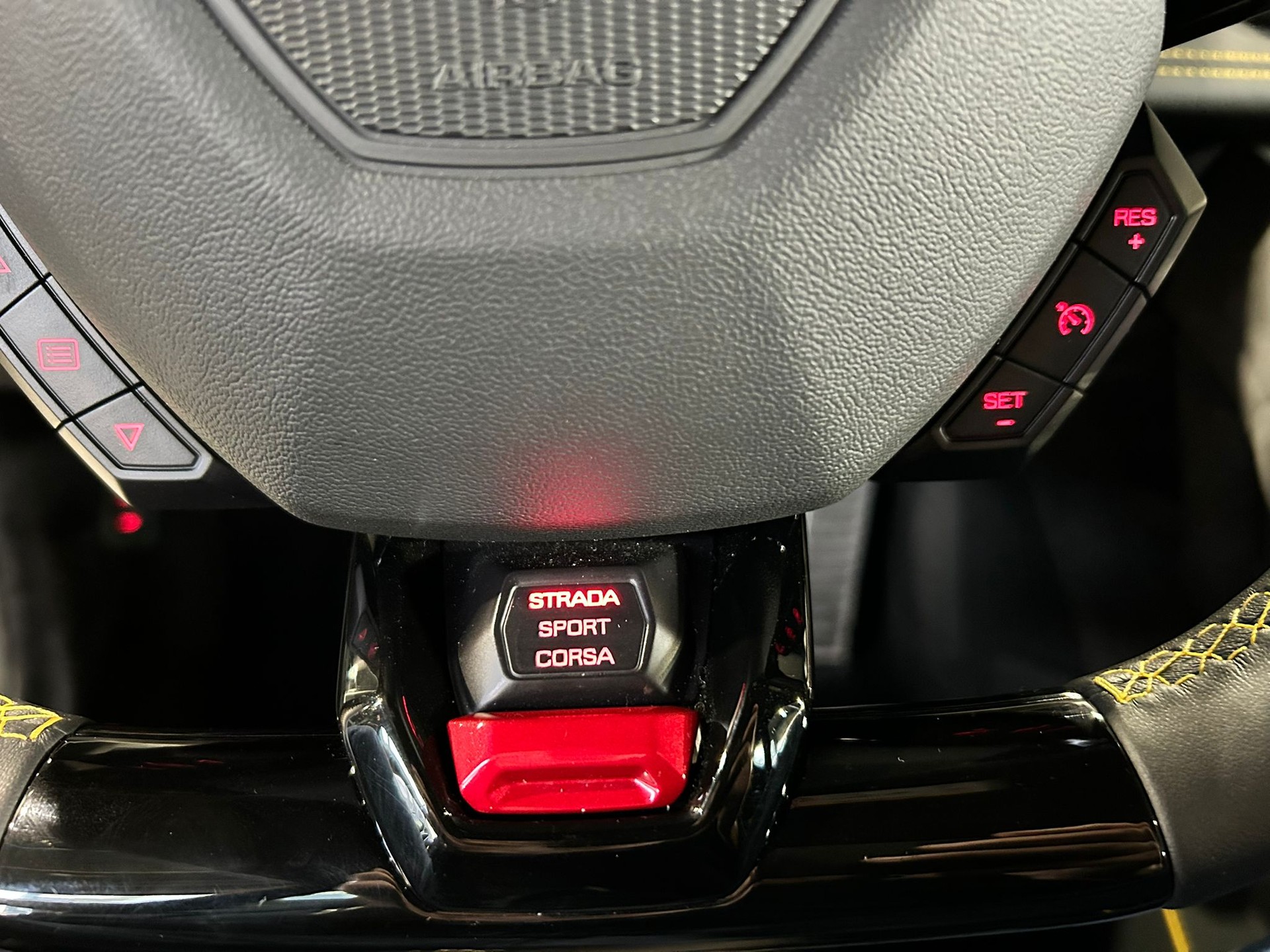 LAMBORGHINI Huracan Coupé 5.2 Tecnica 640 PS CH FAHRZEUG-image-17