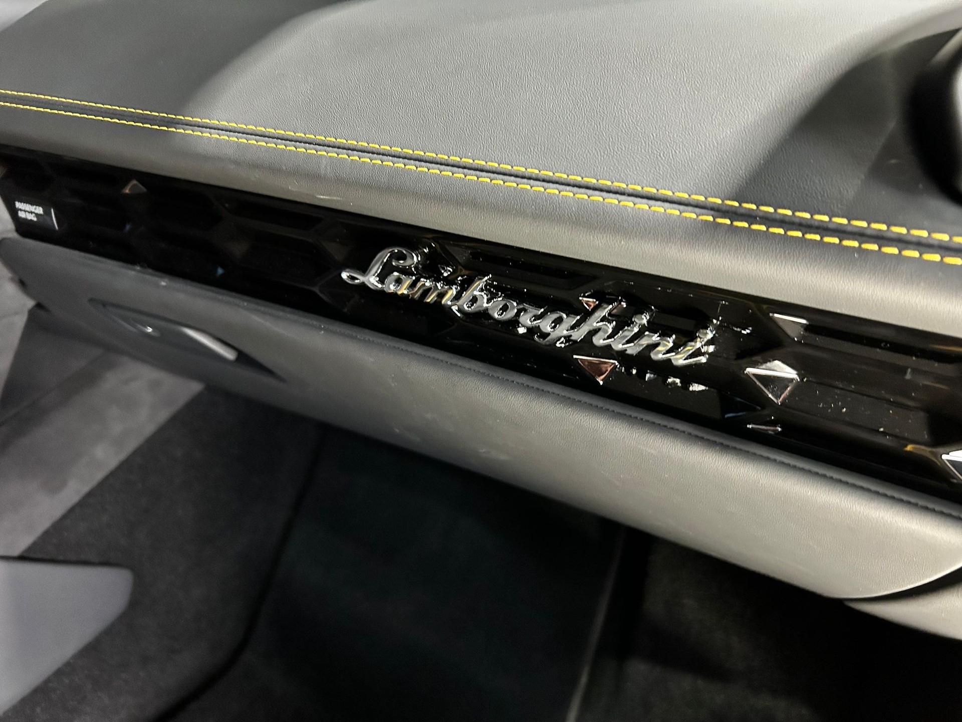 LAMBORGHINI Huracan Coupé 5.2 Tecnica 640 PS CH FAHRZEUG-image-21