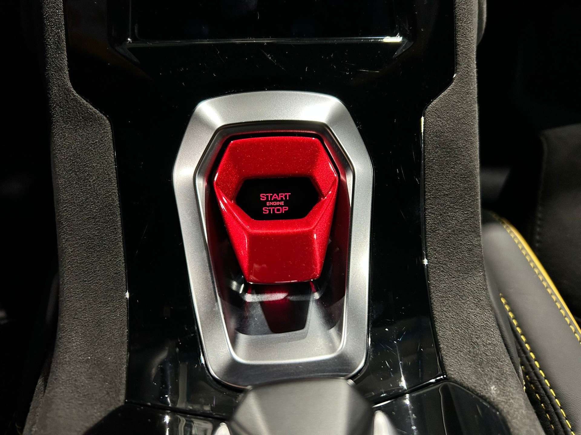LAMBORGHINI Huracan Coupé 5.2 Tecnica 640 PS CH FAHRZEUG-image-16