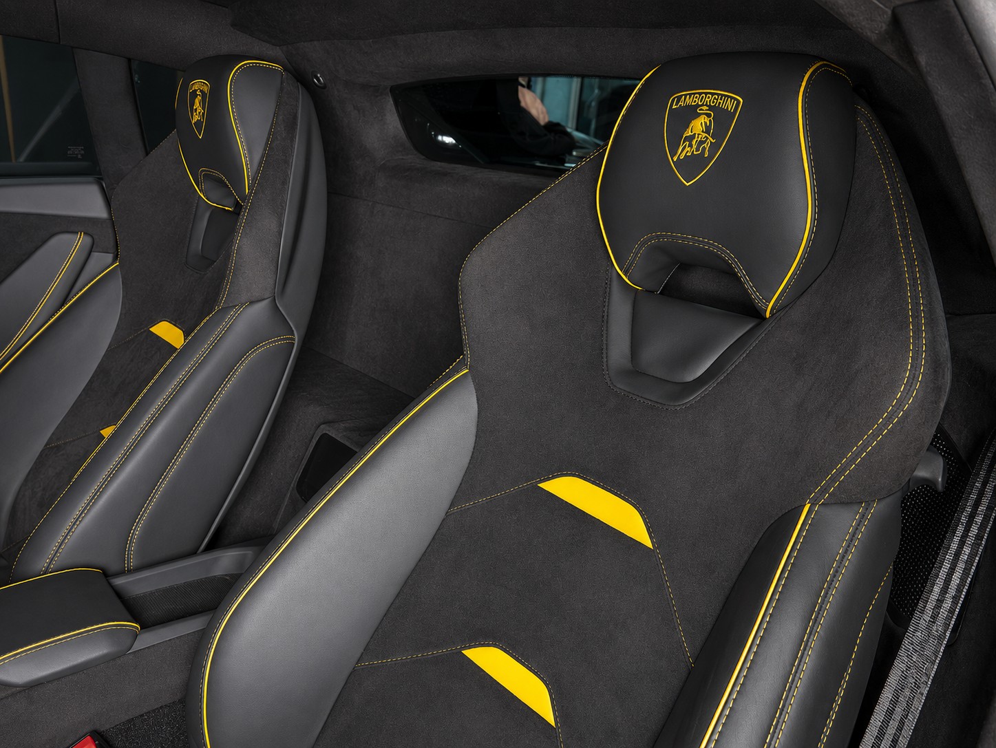 LAMBORGHINI Huracan Coupé 5.2 Tecnica 640 PS CH FAHRZEUG-image-8