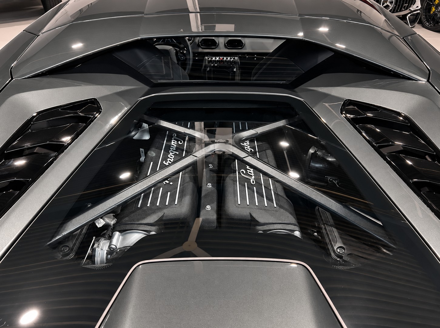 LAMBORGHINI Huracan Coupé 5.2 Tecnica 640 PS CH FAHRZEUG-image-20
