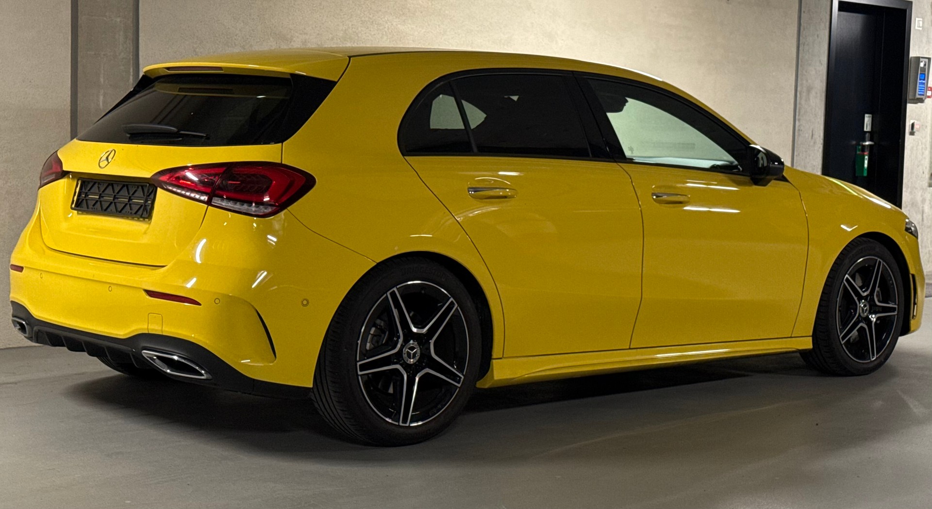 MERCEDES-BENZ A 220 AMG Line 7G-DCT 4Matic-image-5