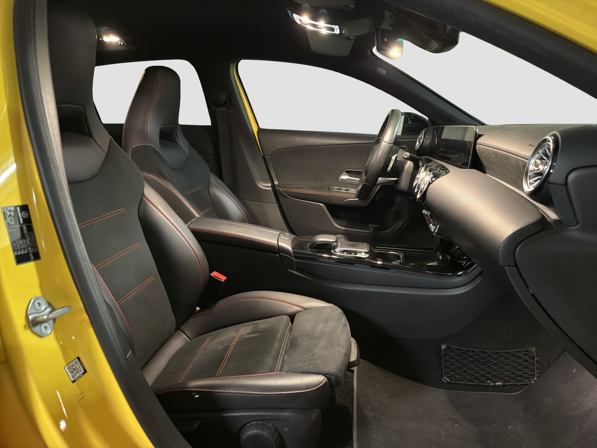 MERCEDES-BENZ A 220 AMG Line 7G-DCT 4Matic-image-10