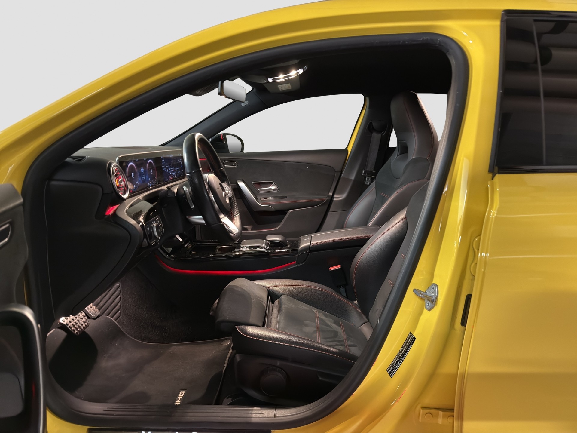 MERCEDES-BENZ A 220 AMG Line 7G-DCT 4Matic-image-8