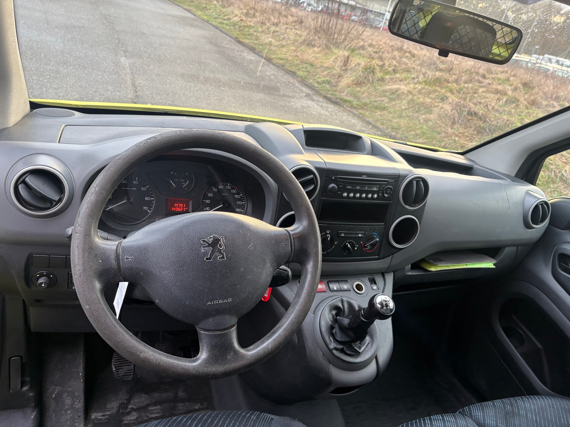 PEUGEOT Partner 1.6i Urban-image-8