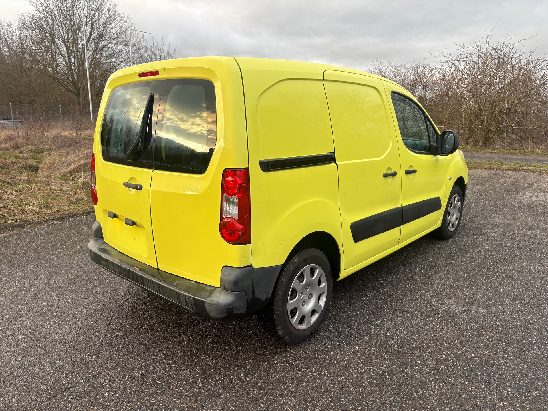 PEUGEOT Partner 1.6i Urban-image-7