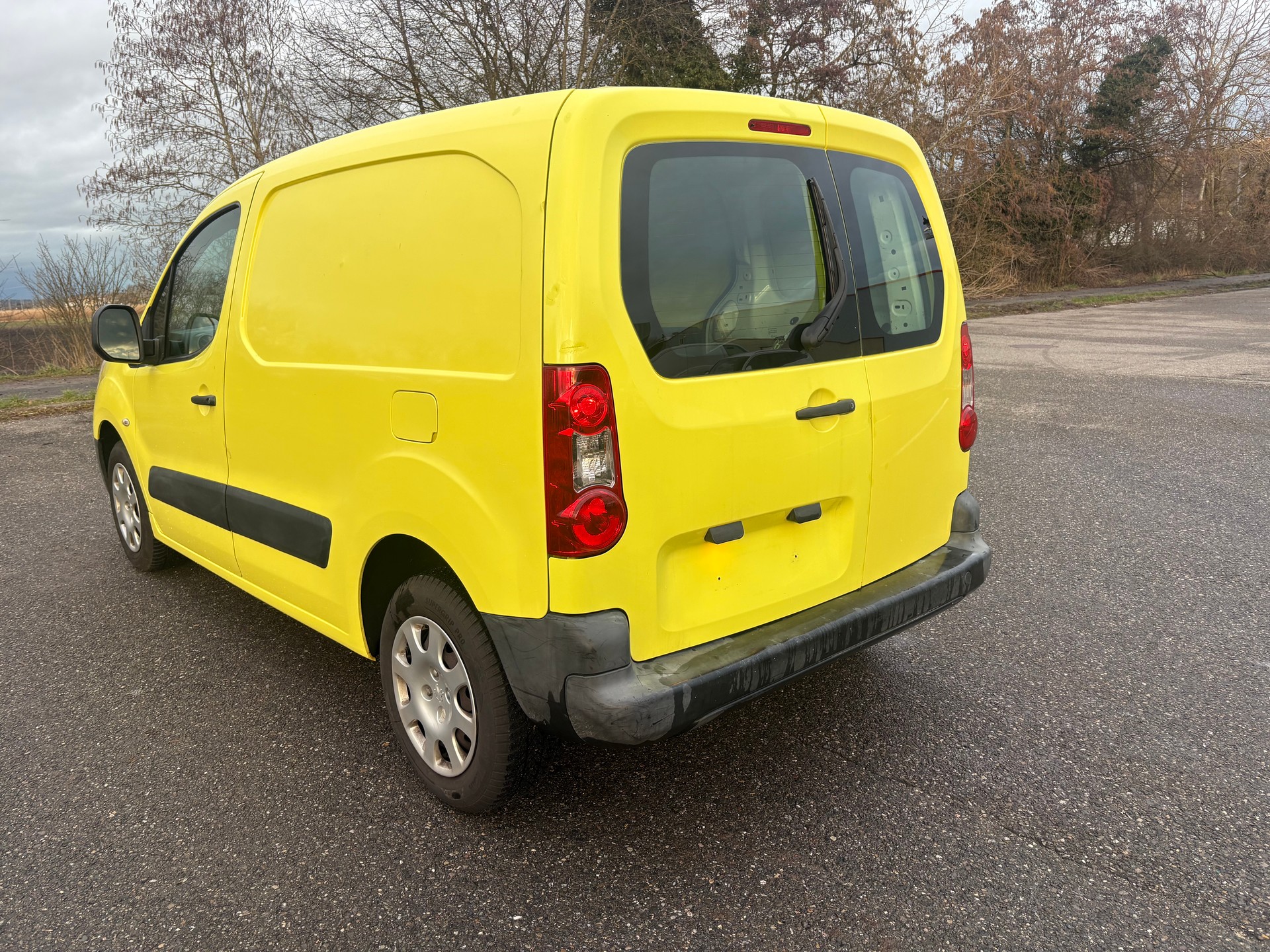 PEUGEOT Partner 1.6i Urban-image-6