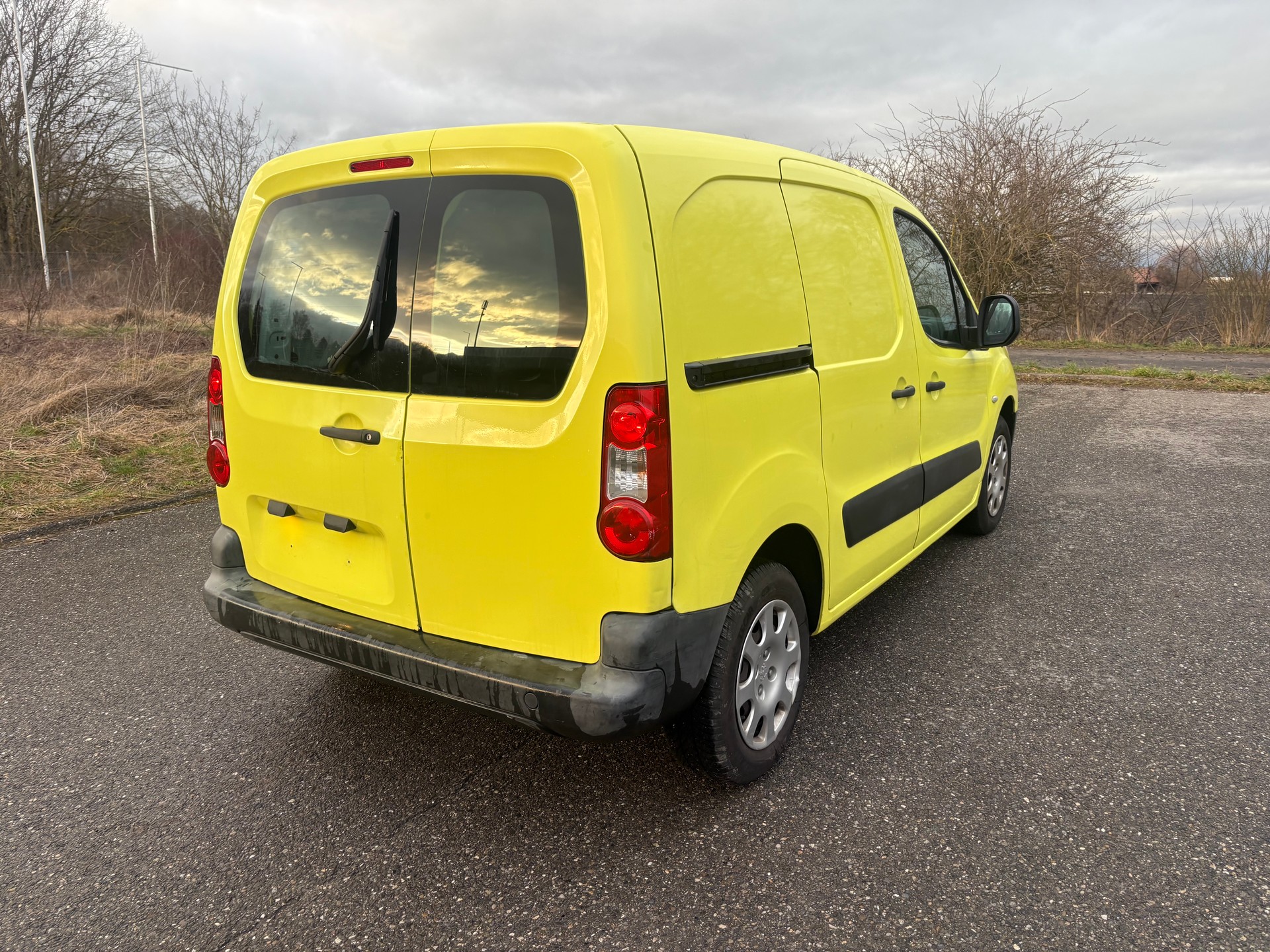 PEUGEOT Partner 1.6i Urban-image-5