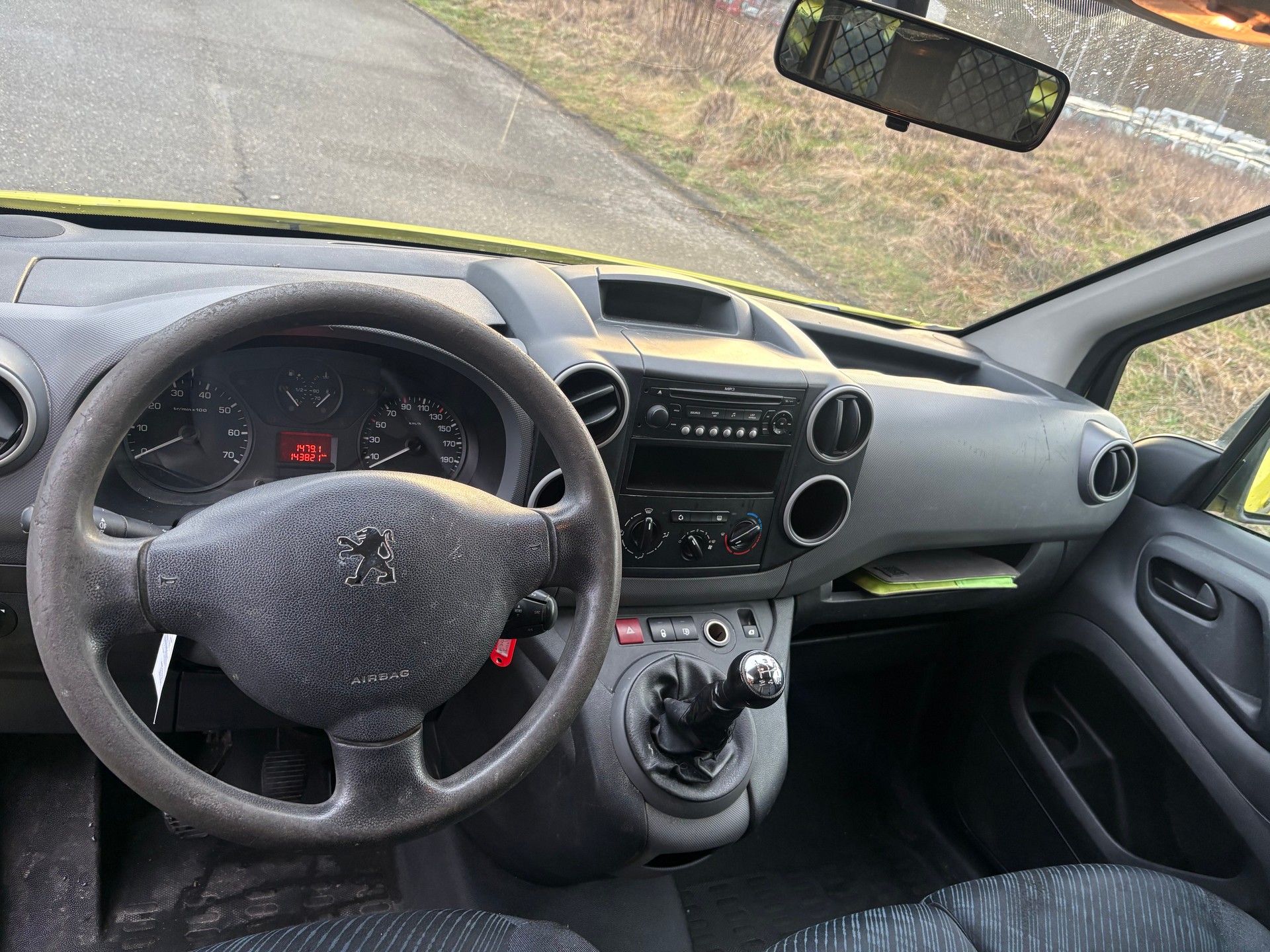 PEUGEOT Partner 1.6i Urban-image-11