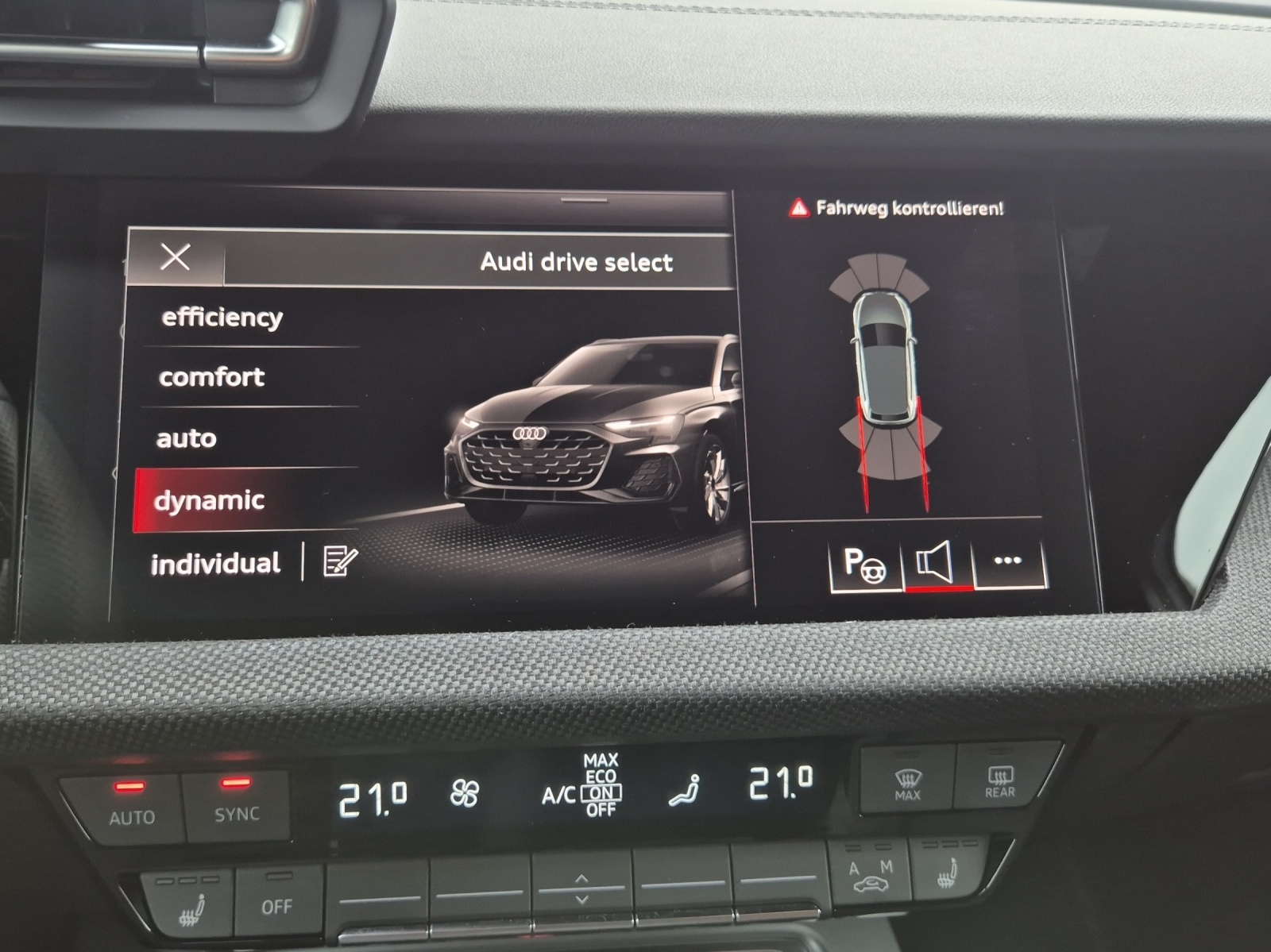 AUDI S3 Sportback TFSI quattro S-tronic-image-15