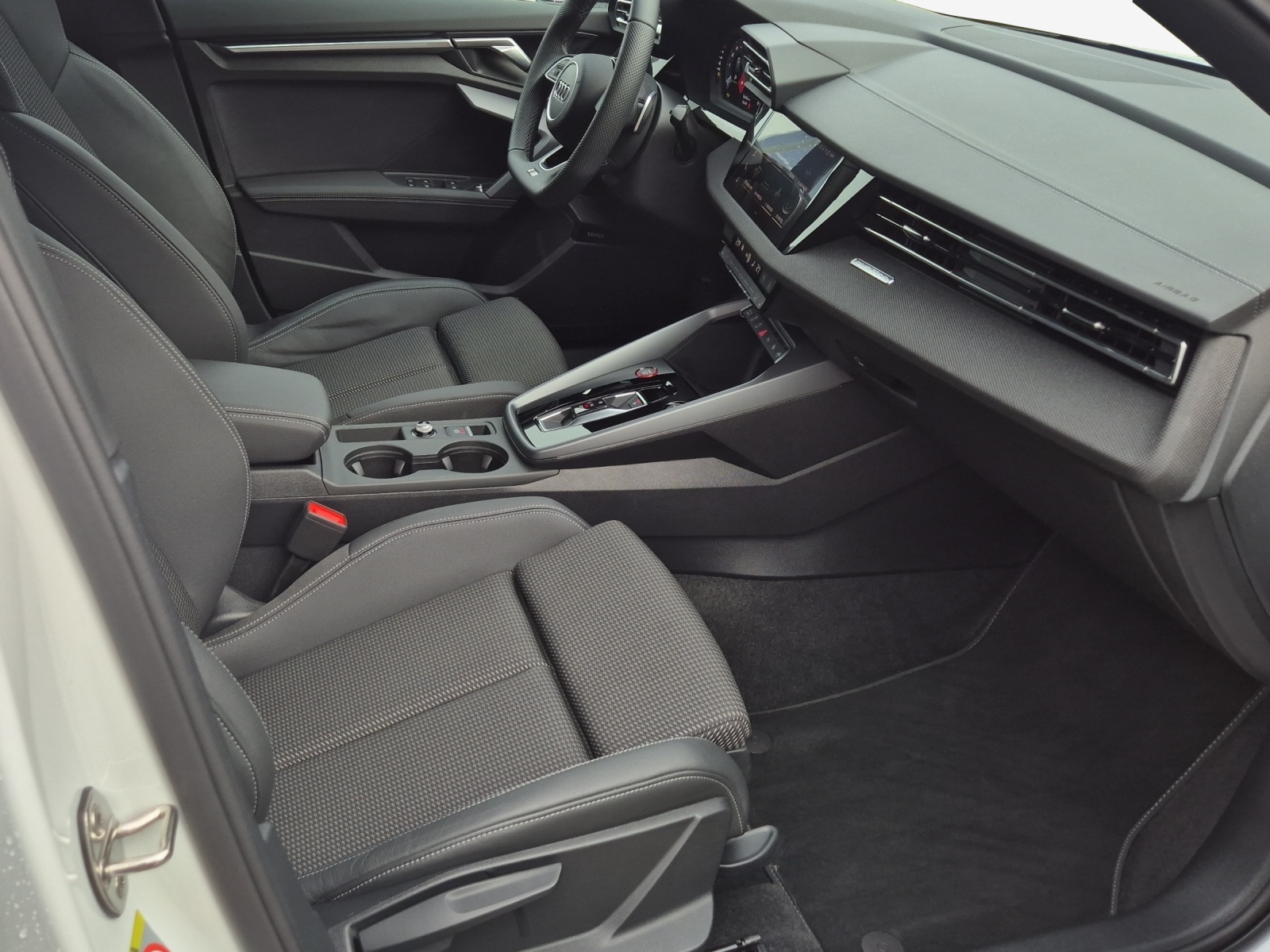 AUDI S3 Sportback TFSI quattro S-tronic-image-13
