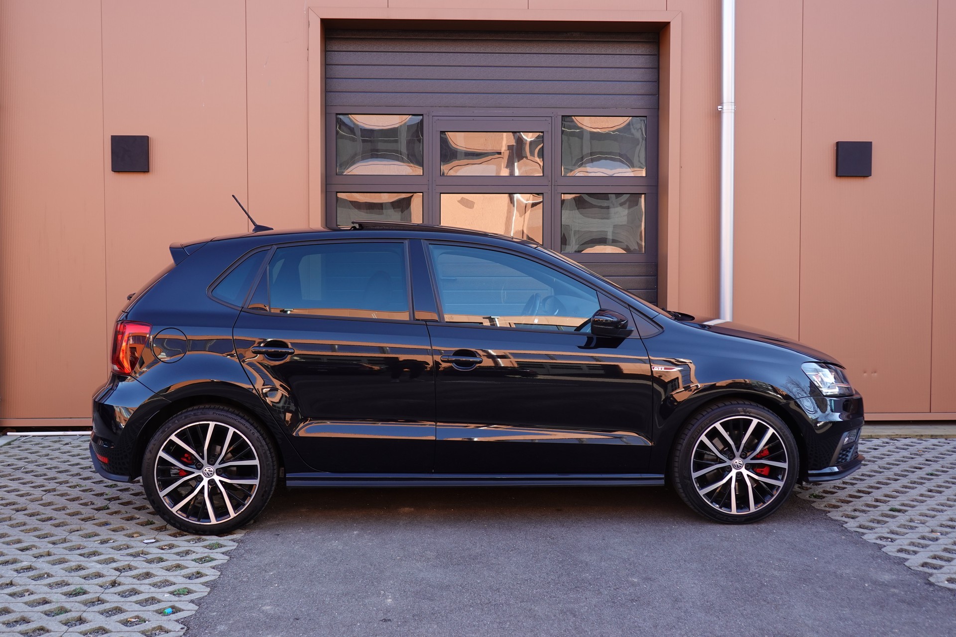 VW Polo 1.8 TSI GTI DSG - « CH Auto * Tout Ouvrant * Caméra * Tempomat * Drive Select »-image-3
