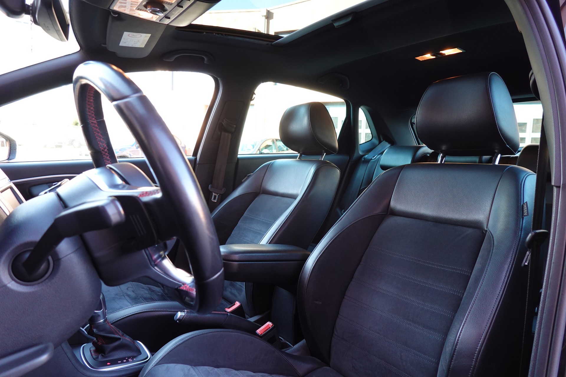 VW Polo 1.8 TSI GTI DSG - « CH Auto * Tout Ouvrant * Caméra * Tempomat * Drive Select »-image-19
