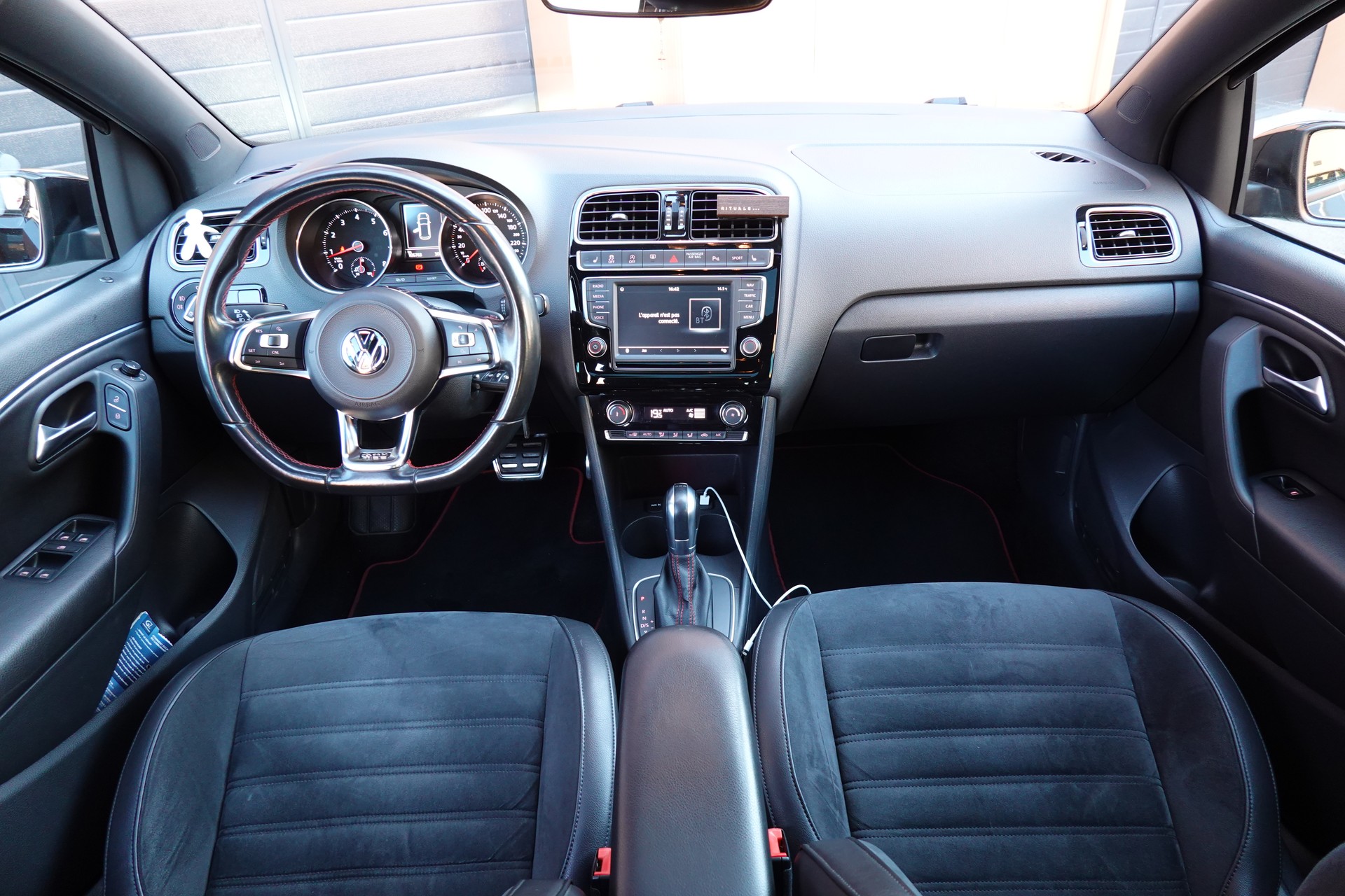 VW Polo 1.8 TSI GTI DSG - « CH Auto * Tout Ouvrant * Caméra * Tempomat * Drive Select »-image-7