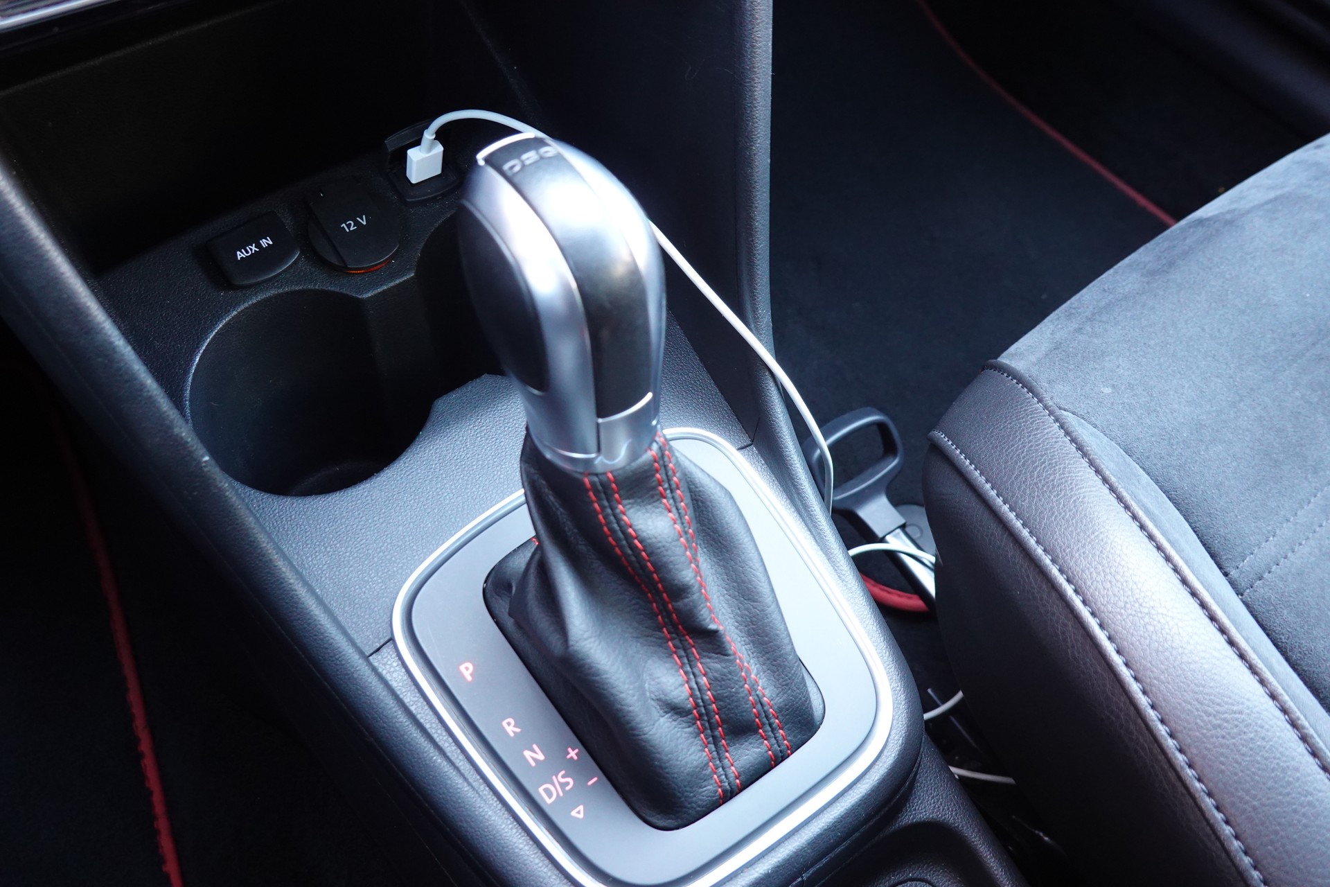 VW Polo 1.8 TSI GTI DSG - « CH Auto * Tout Ouvrant * Caméra * Tempomat * Drive Select »-image-13